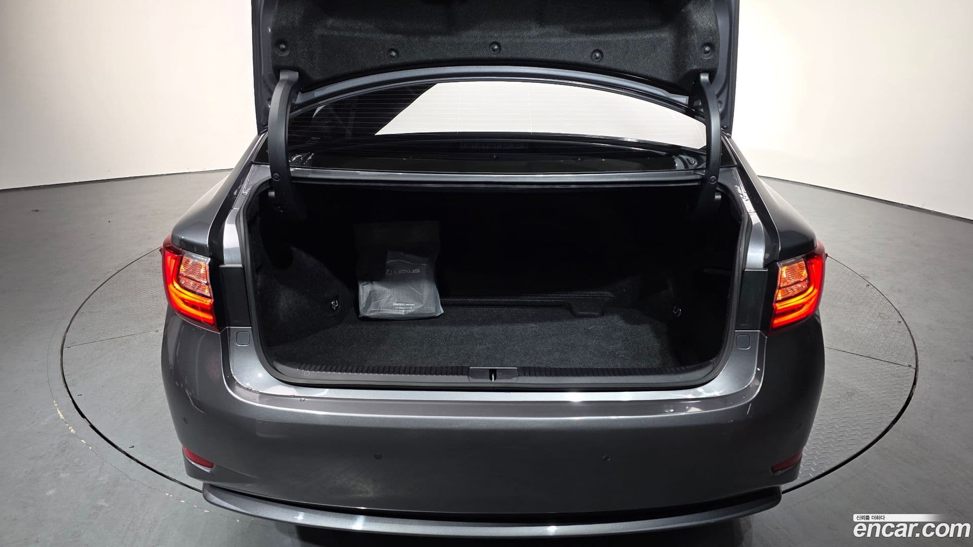 Main__Slider__Photo:ES Lexus 2017.9-19