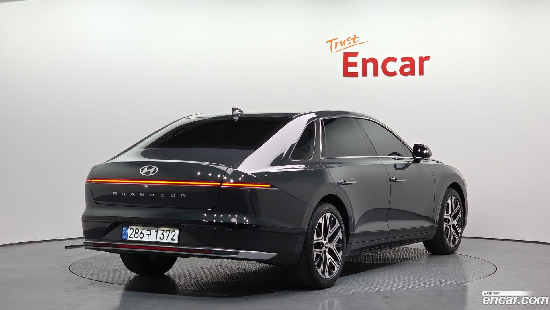 Main__Slider__Photo:Grandeur Hyundai 2023.0-1