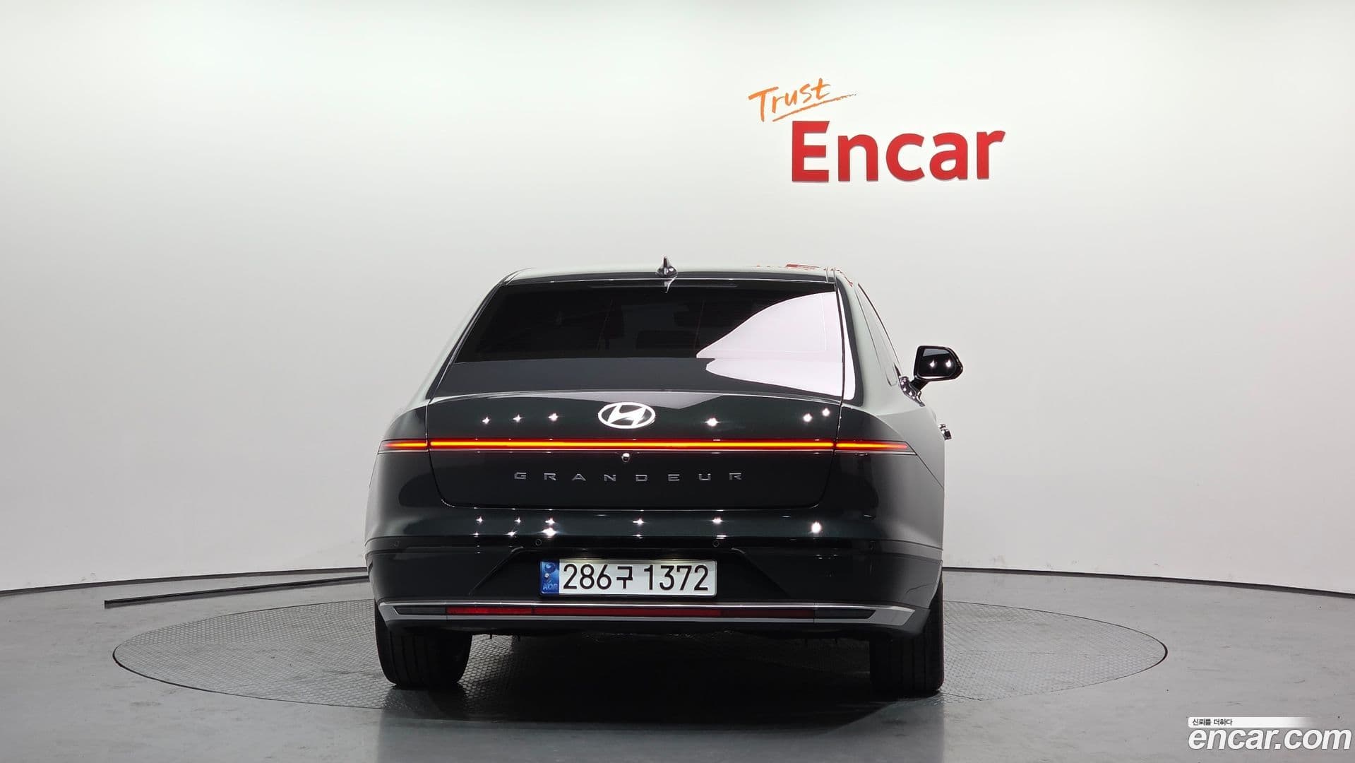 Main__Slider__Photo:Grandeur Hyundai 2023.0-3