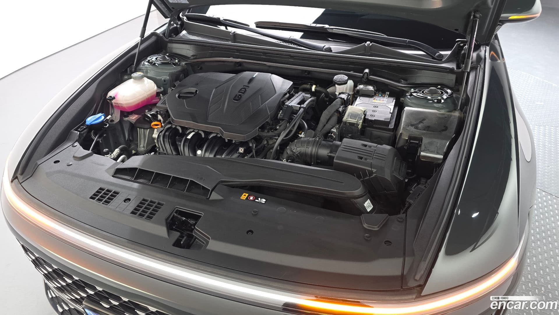 Main__Slider__Photo:Grandeur Hyundai 2023.0-5