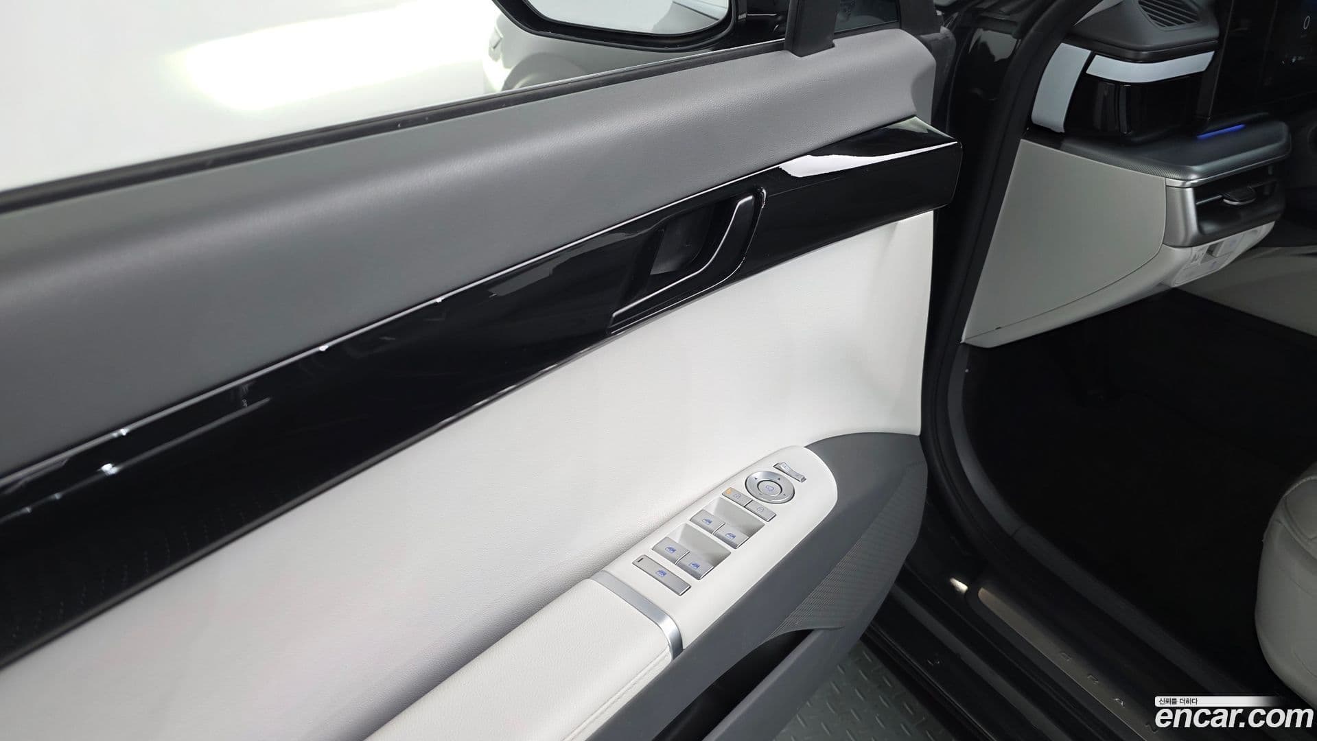 Main__Slider__Photo:Grandeur Hyundai 2023.0-13