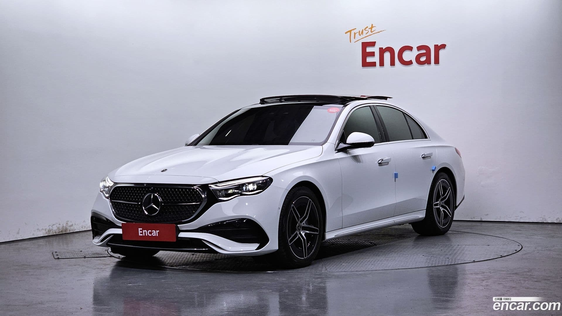 Main__Slider__Photo:E-Class Mercedes-Benz 2024.5-0