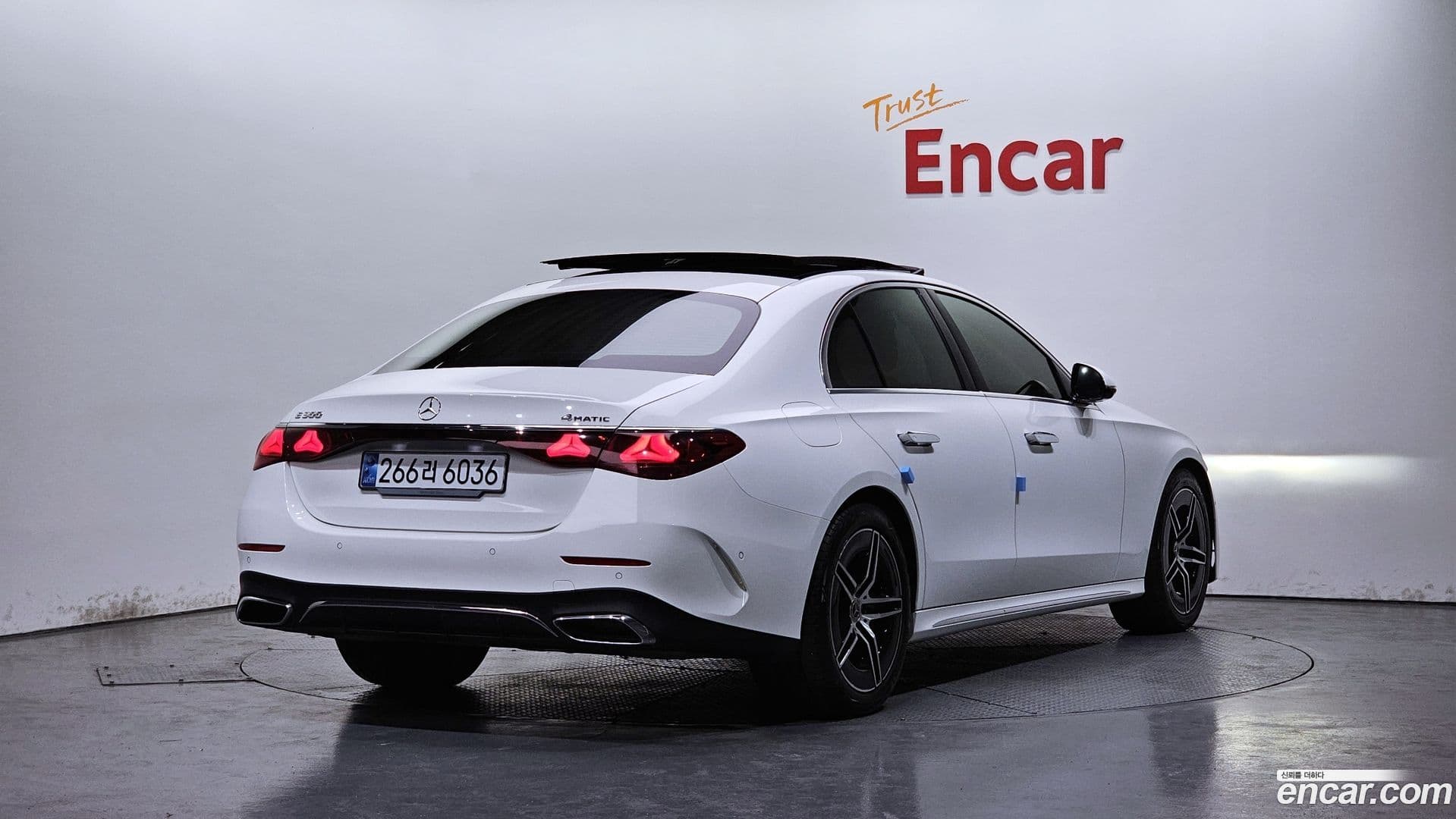 Main__Slider__Photo:E-Class Mercedes-Benz 2024.5-1