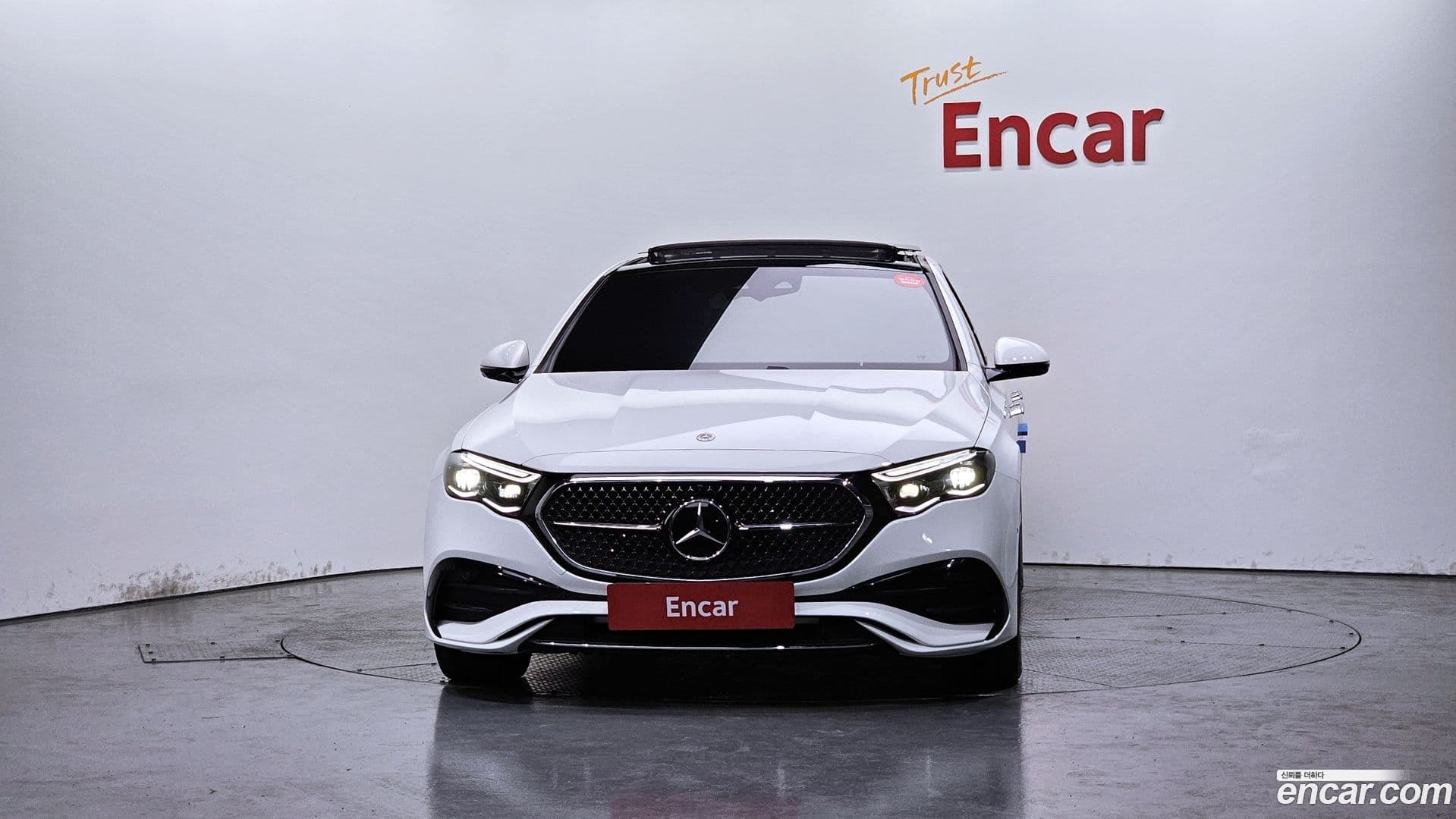 Main__Slider__Photo:E-Class Mercedes-Benz 2024.5-2