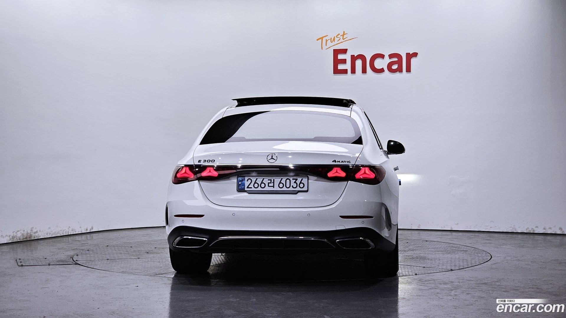 Main__Slider__Photo:E-Class Mercedes-Benz 2024.5-3