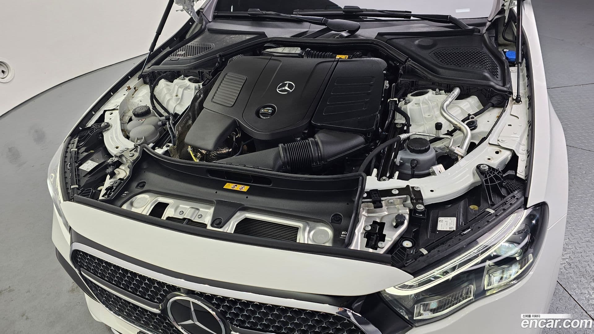 Main__Slider__Photo:E-Class Mercedes-Benz 2024.5-5