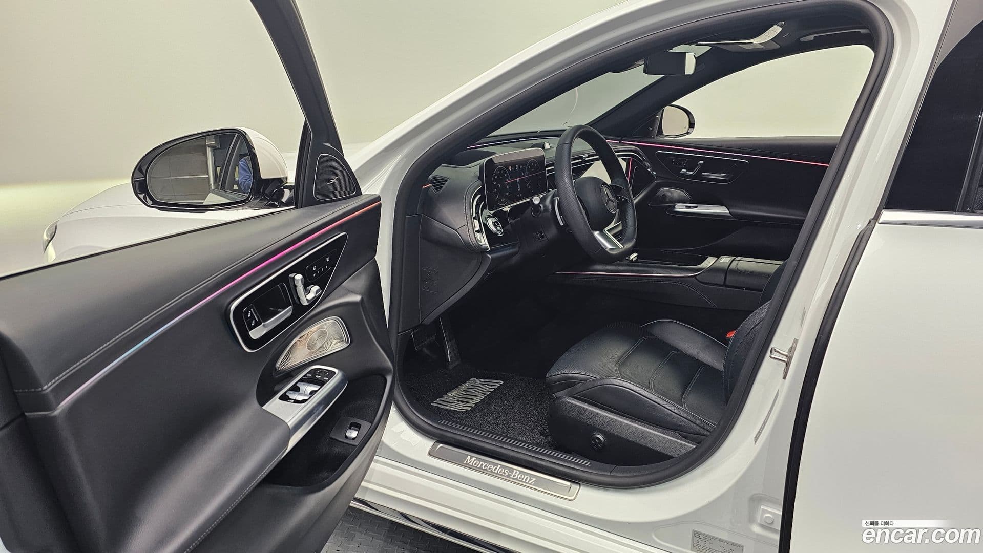 Main__Slider__Photo:E-Class Mercedes-Benz 2024.5-9