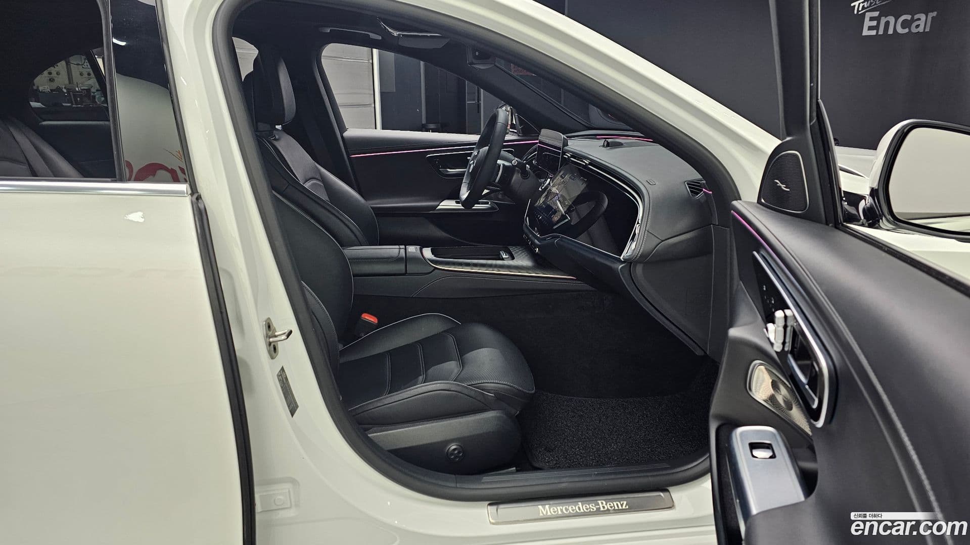 Main__Slider__Photo:E-Class Mercedes-Benz 2024.5-10