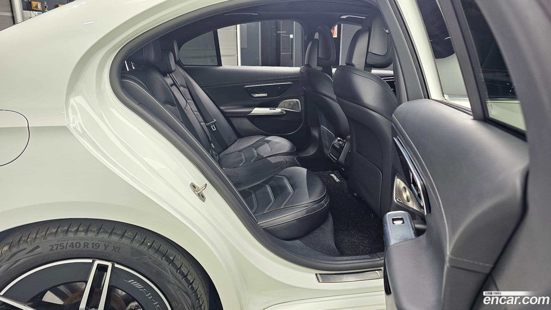 Main__Slider__Photo:E-Class Mercedes-Benz 2024.5-11