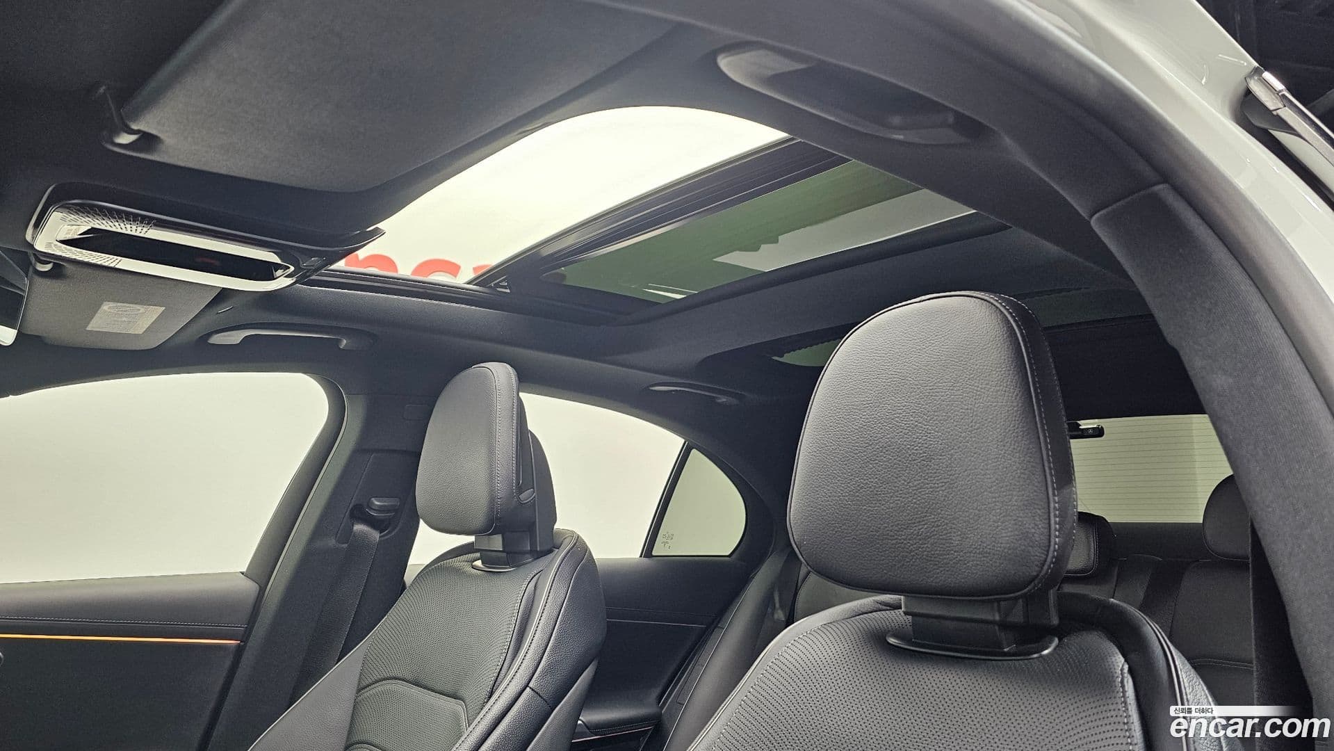 Main__Slider__Photo:E-Class Mercedes-Benz 2024.5-18