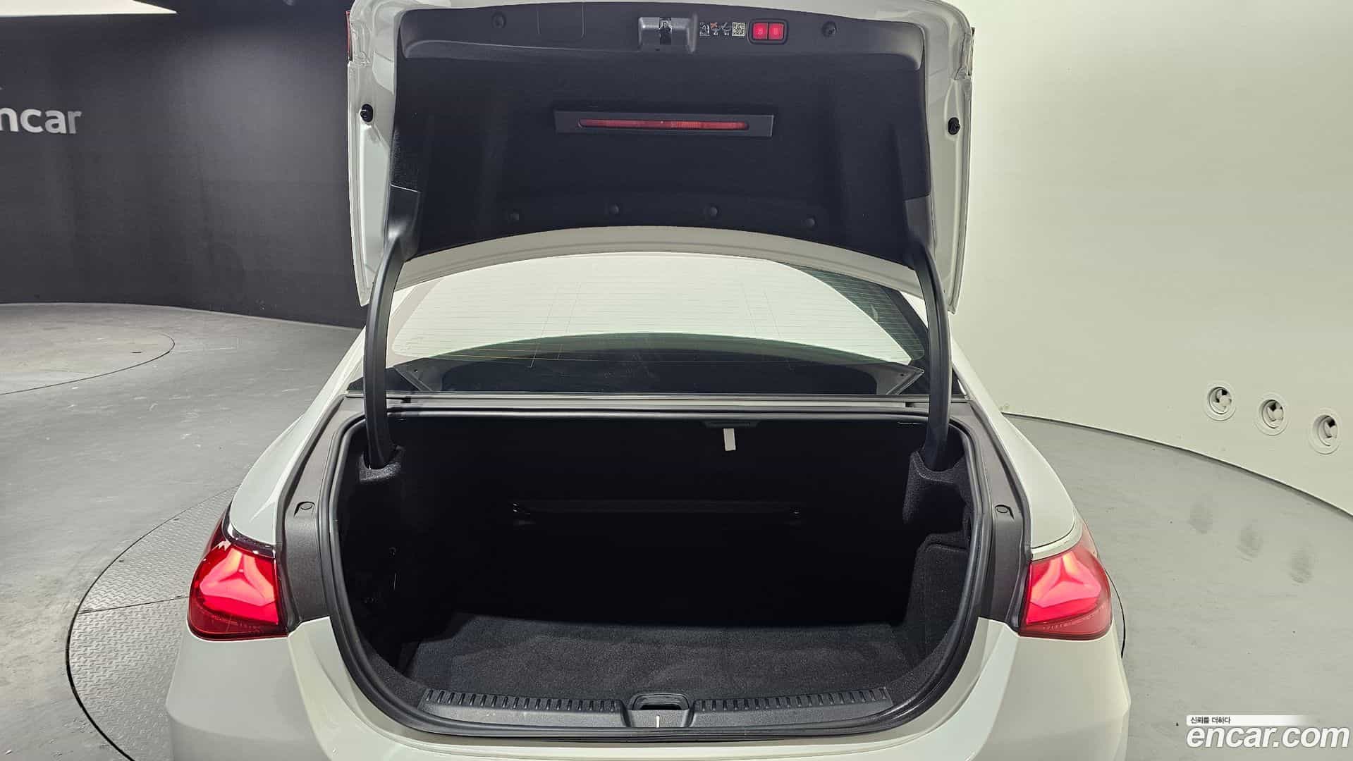 E-Class Mercedes-Benz 2024.5-OPTION-024