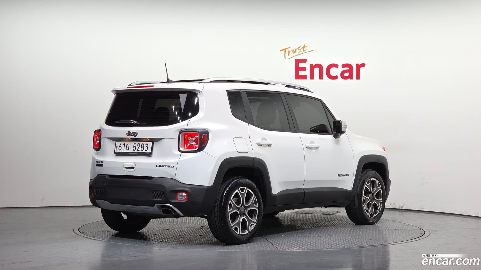 Main__Slider__Photo:Renegade Jeep 2018.11-1