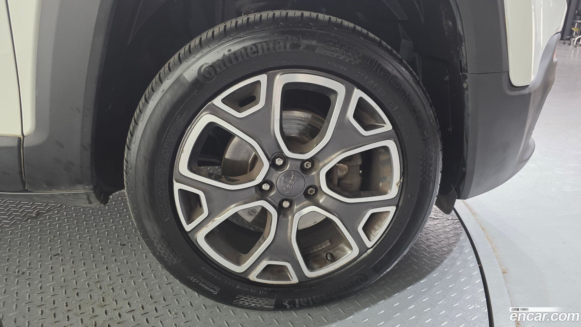 Main__Slider__Photo:Renegade Jeep 2018.11-4