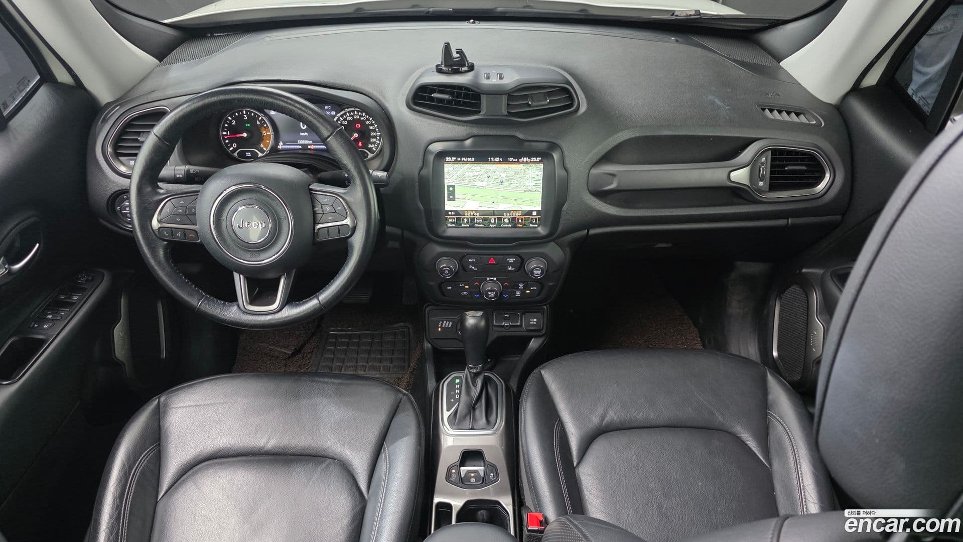 Main__Slider__Photo:Renegade Jeep 2018.11-6