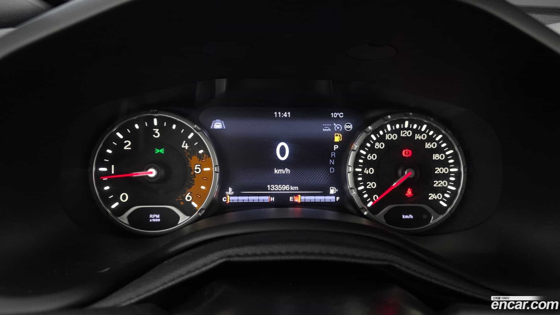 Renegade Jeep 2018.11-INNER-008