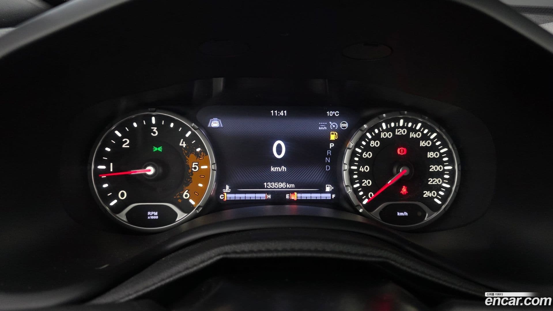 Main__Slider__Photo:Renegade Jeep 2018.11-7