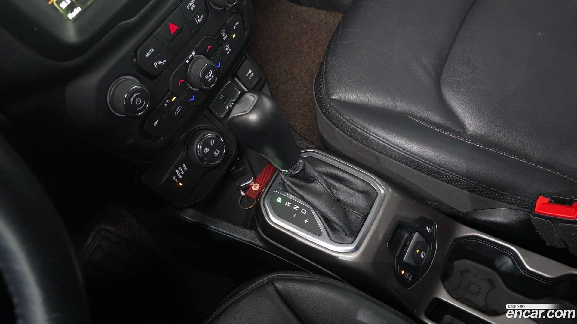 Main__Slider__Photo:Renegade Jeep 2018.11-8