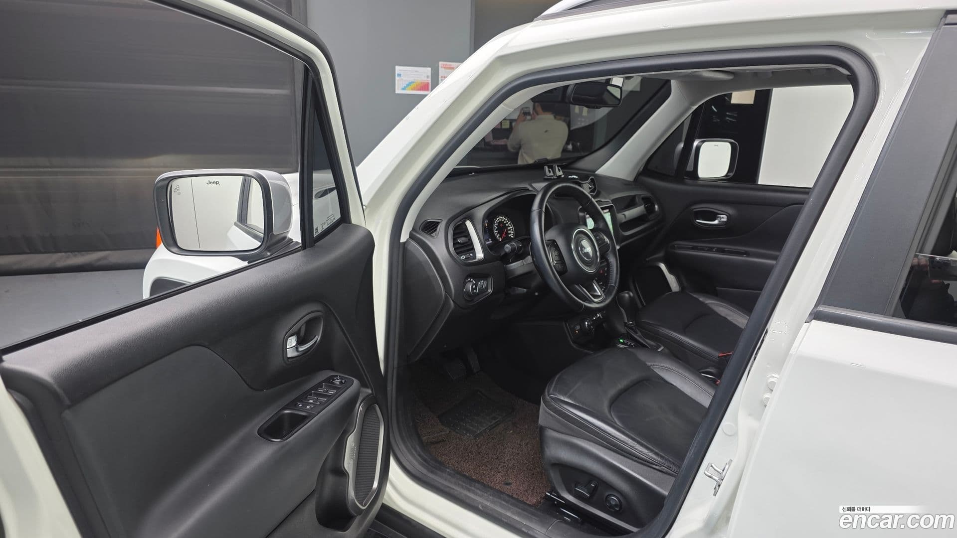 Main__Slider__Photo:Renegade Jeep 2018.11-9