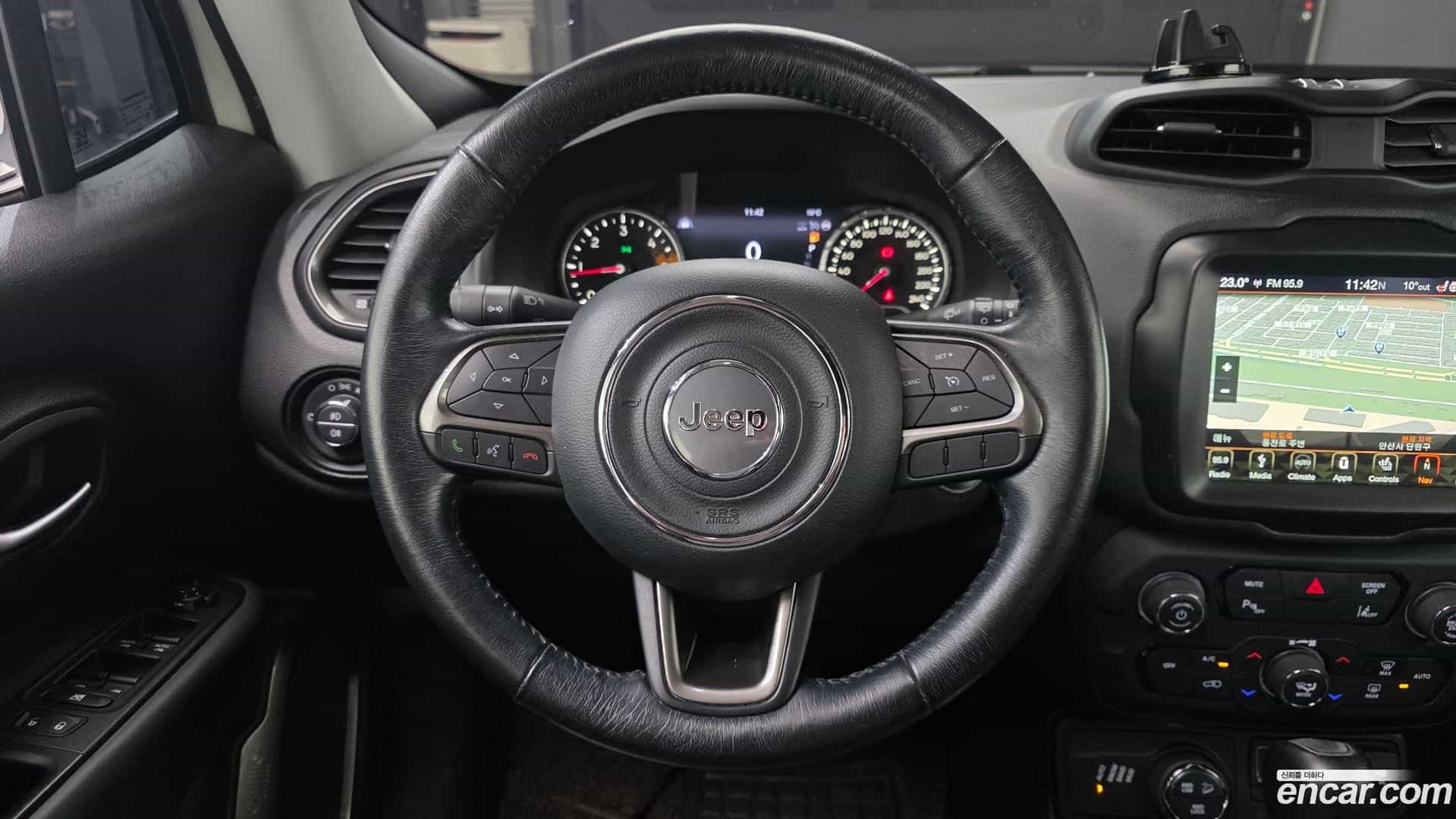 Renegade Jeep 2018.11-OPTION-017