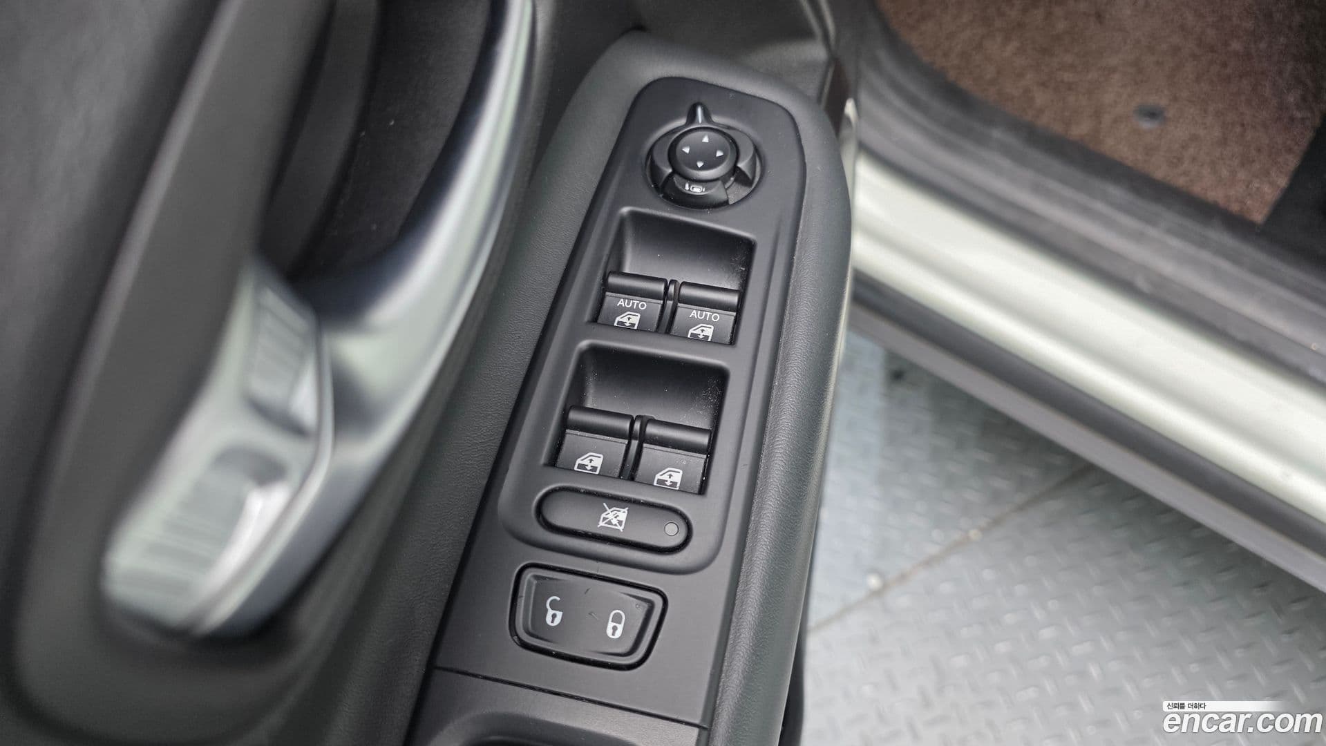 Main__Slider__Photo:Renegade Jeep 2018.11-13