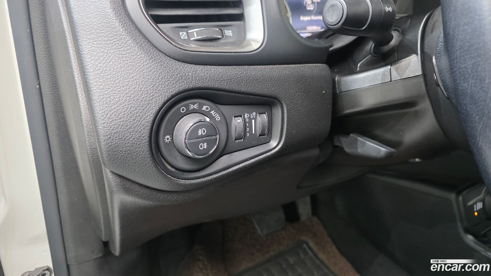 Main__Slider__Photo:Renegade Jeep 2018.11-14