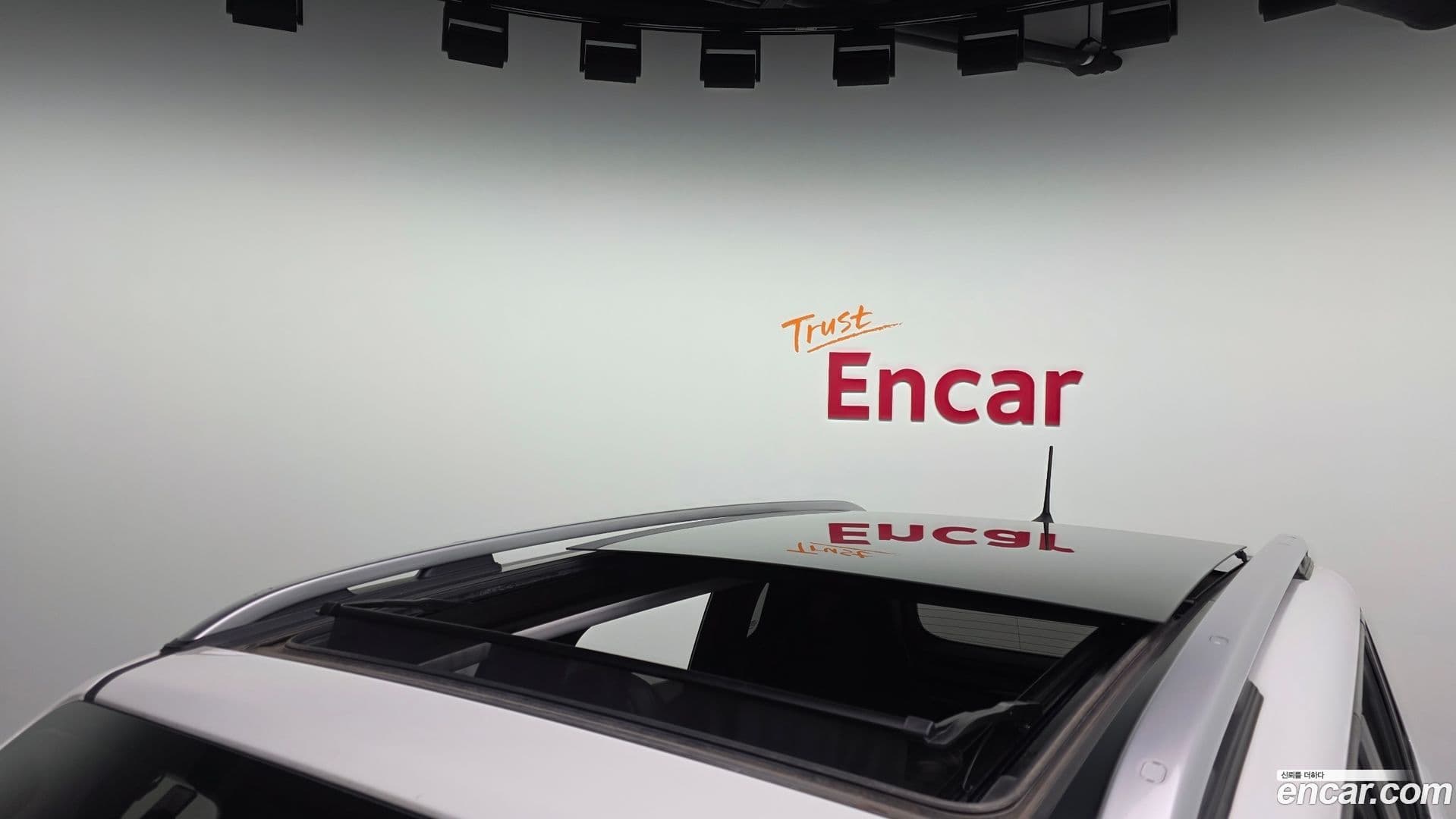 Main__Slider__Photo:Renegade Jeep 2018.11-19