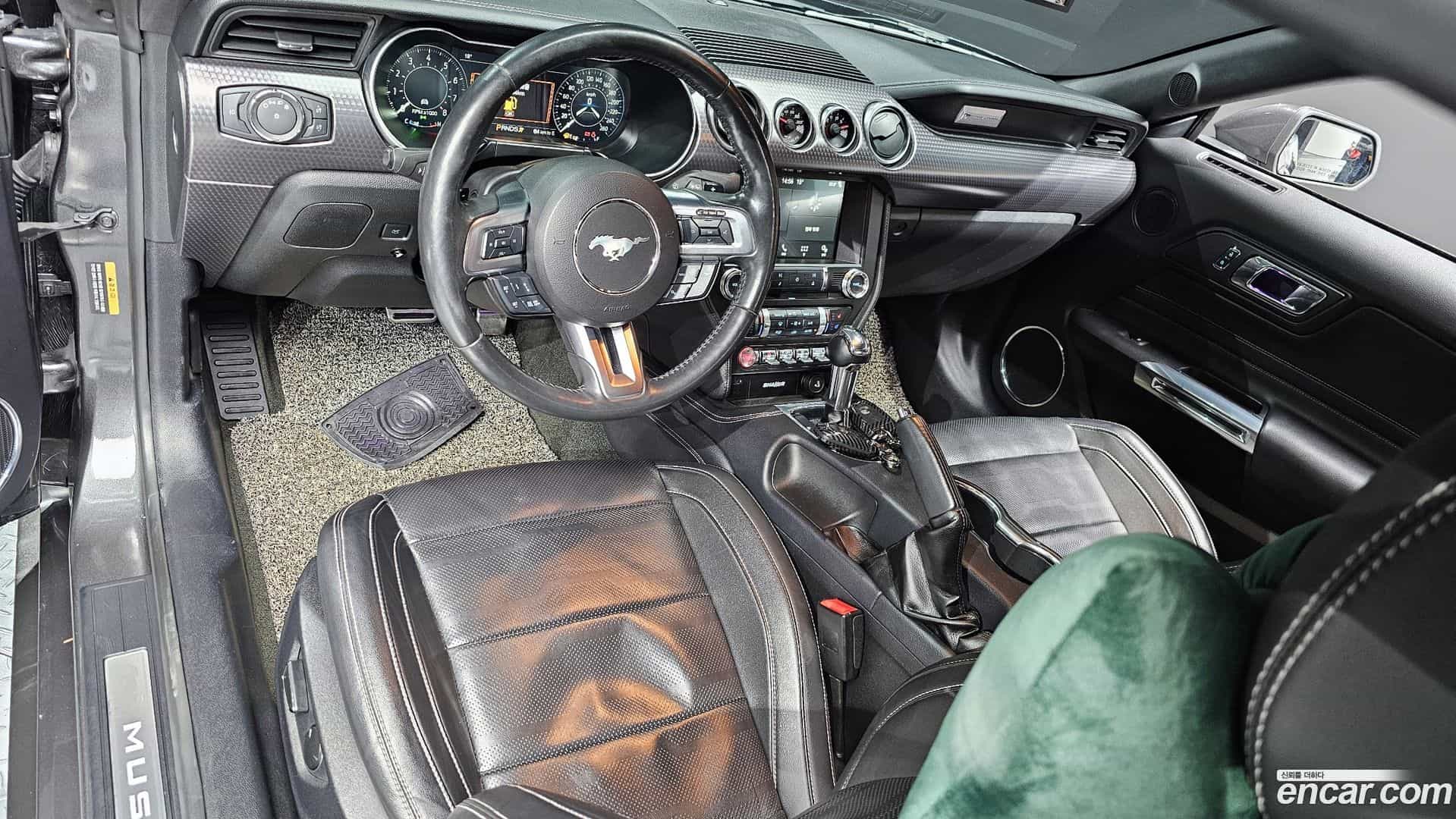 Mustang Ford 2018.3-INNER-007