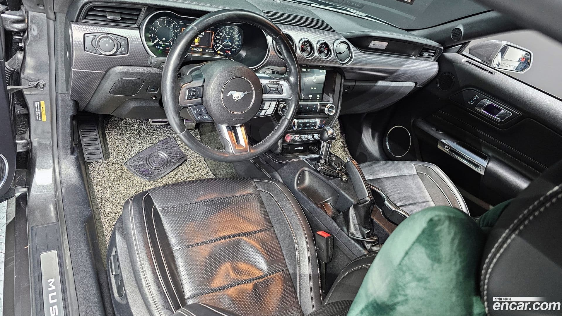 Main__Slider__Photo:Mustang Ford 2018.3-6