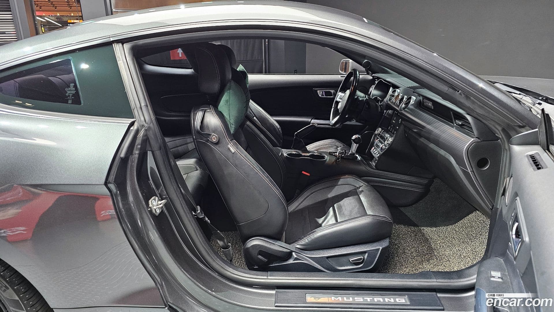 Main__Slider__Photo:Mustang Ford 2018.3-9