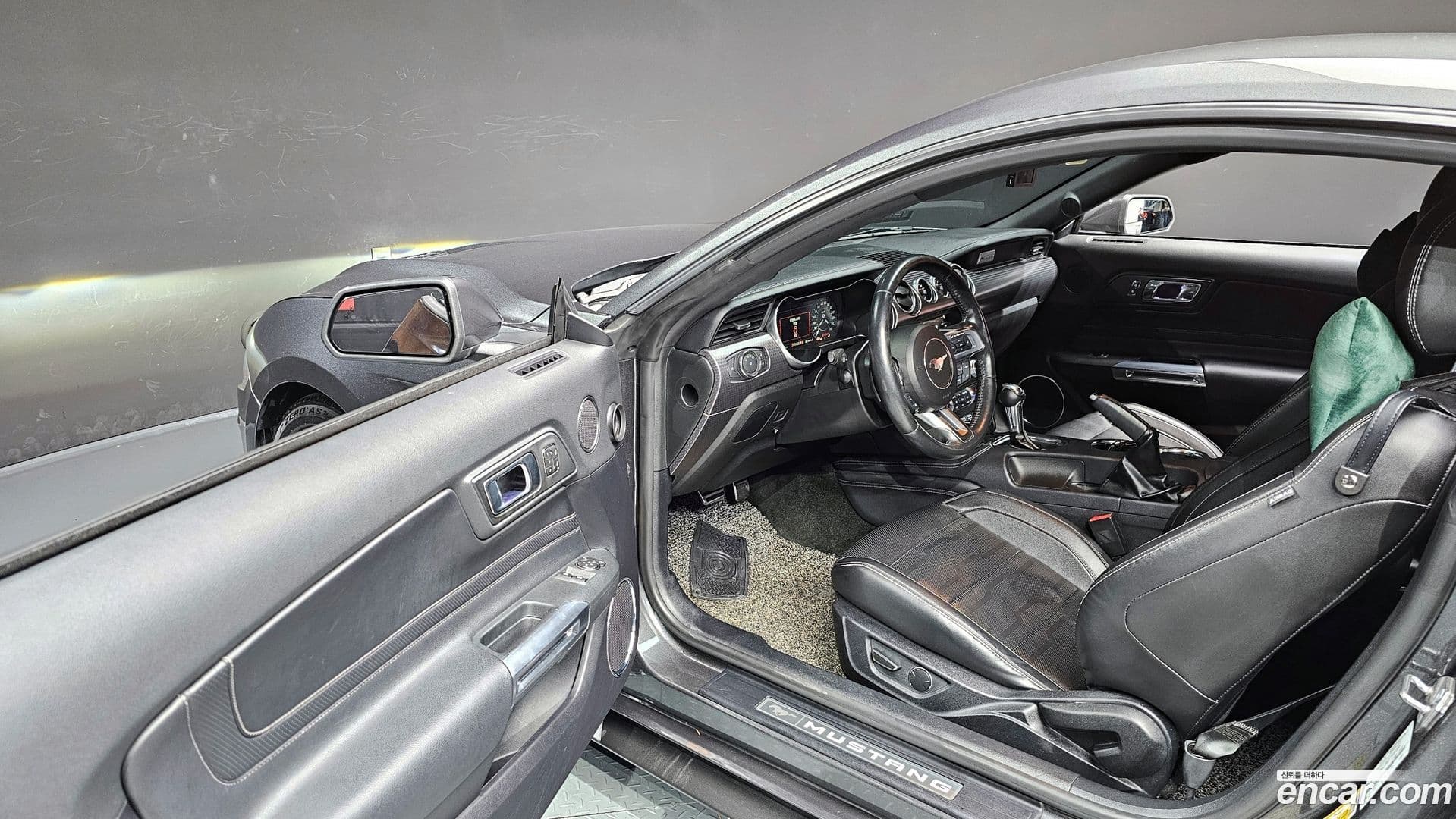 Main__Slider__Photo:Mustang Ford 2018.3-10