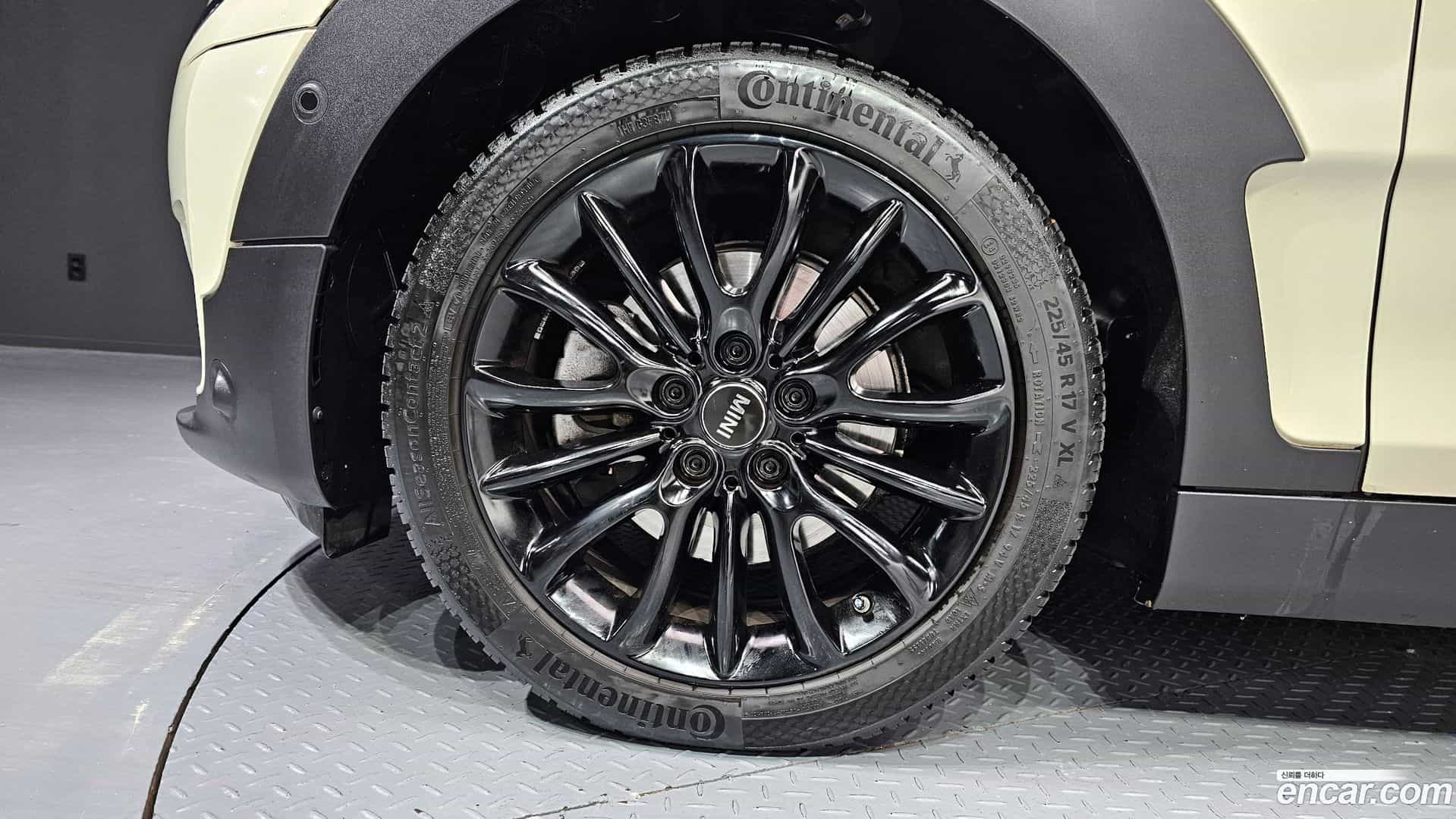 Clubman Mini 2020.11-OUTER-005