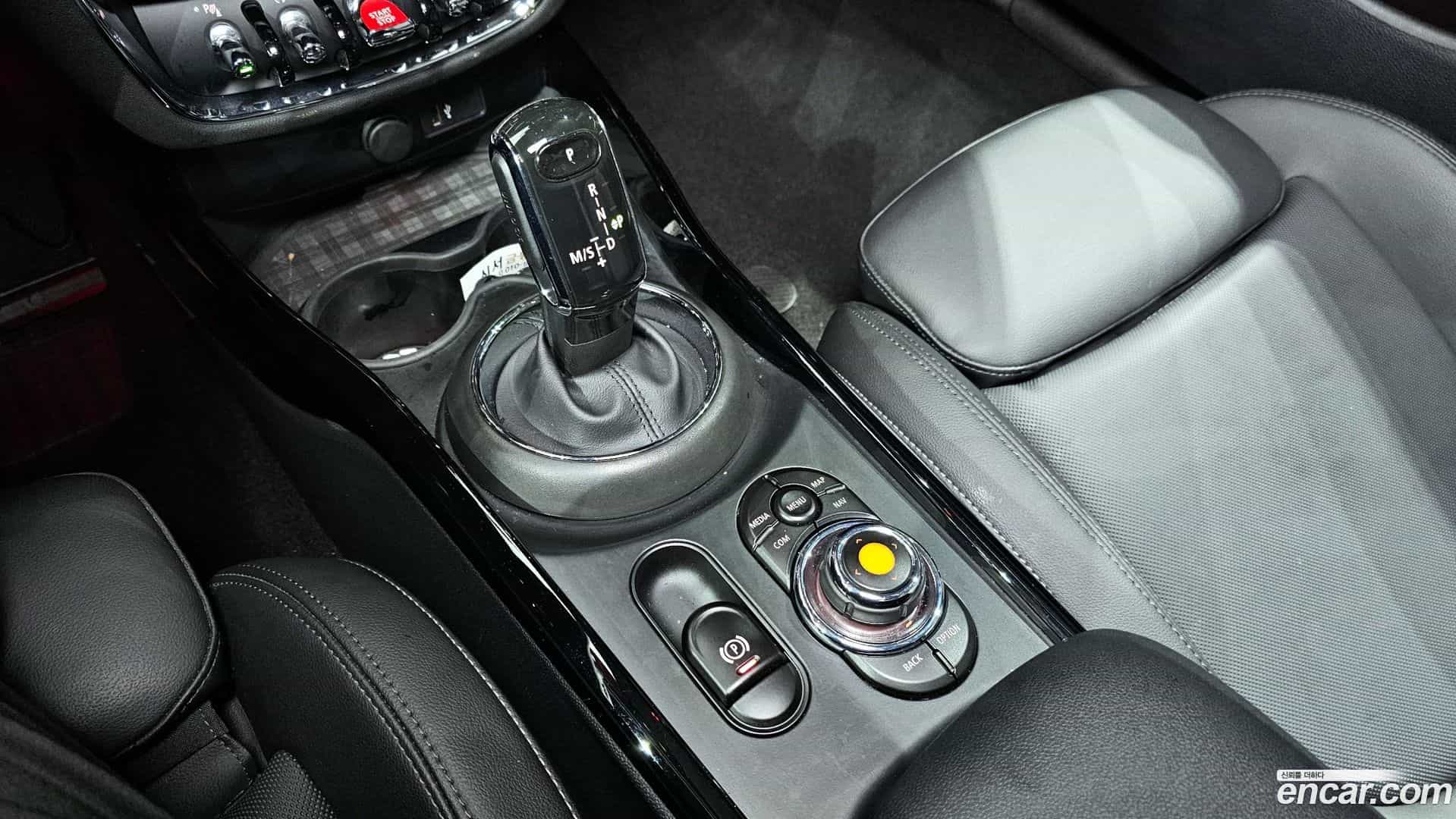 Clubman Mini 2020.11-INNER-009