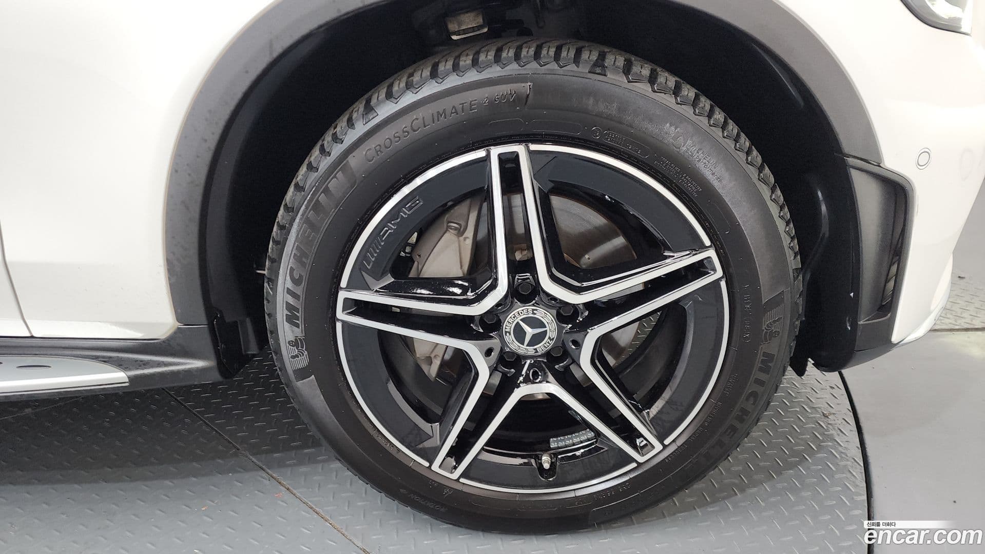 Main__Slider__Photo:GLC-Class Mercedes-Benz 2021.3-4