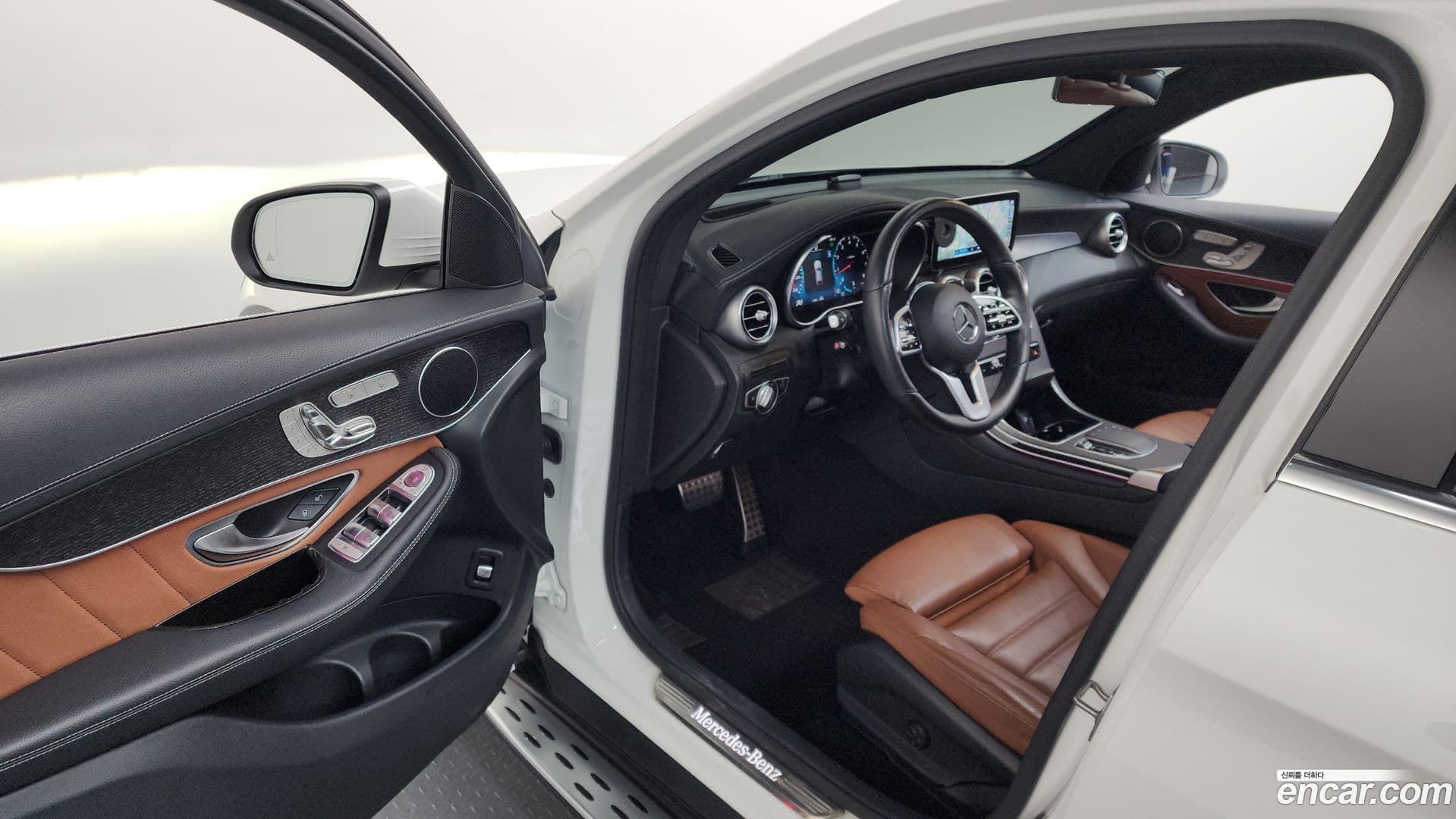 Main__Slider__Photo:GLC-Class Mercedes-Benz 2021.3-9