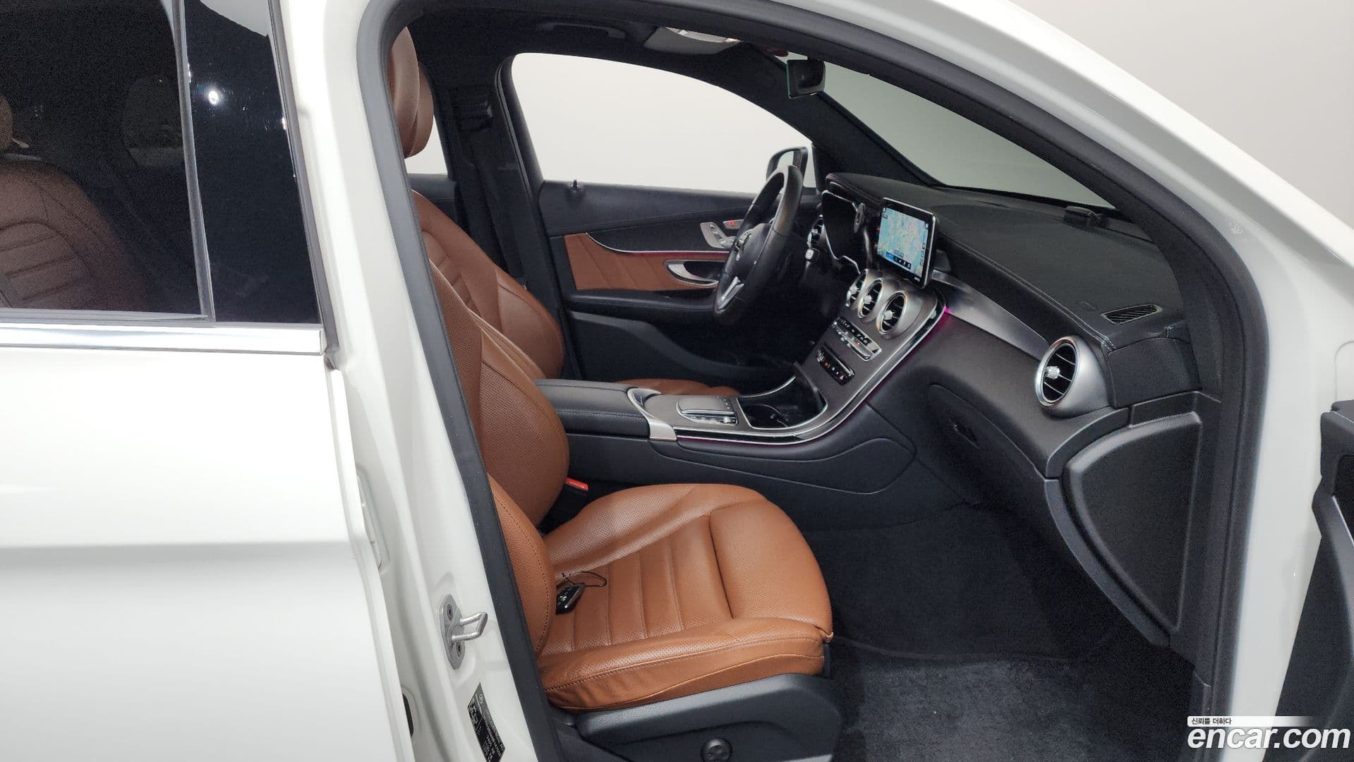 Main__Slider__Photo:GLC-Class Mercedes-Benz 2021.3-10