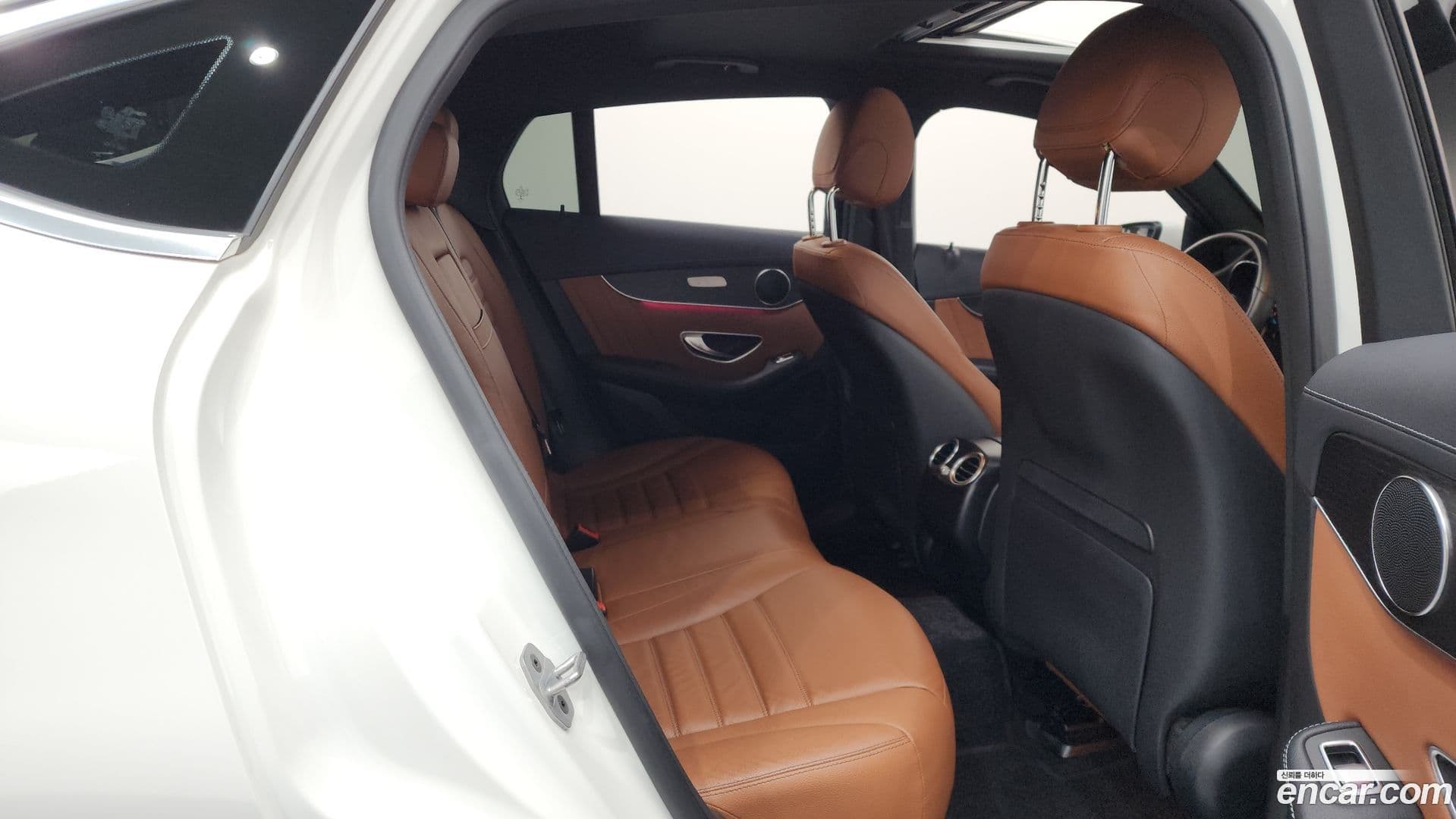 Main__Slider__Photo:GLC-Class Mercedes-Benz 2021.3-11