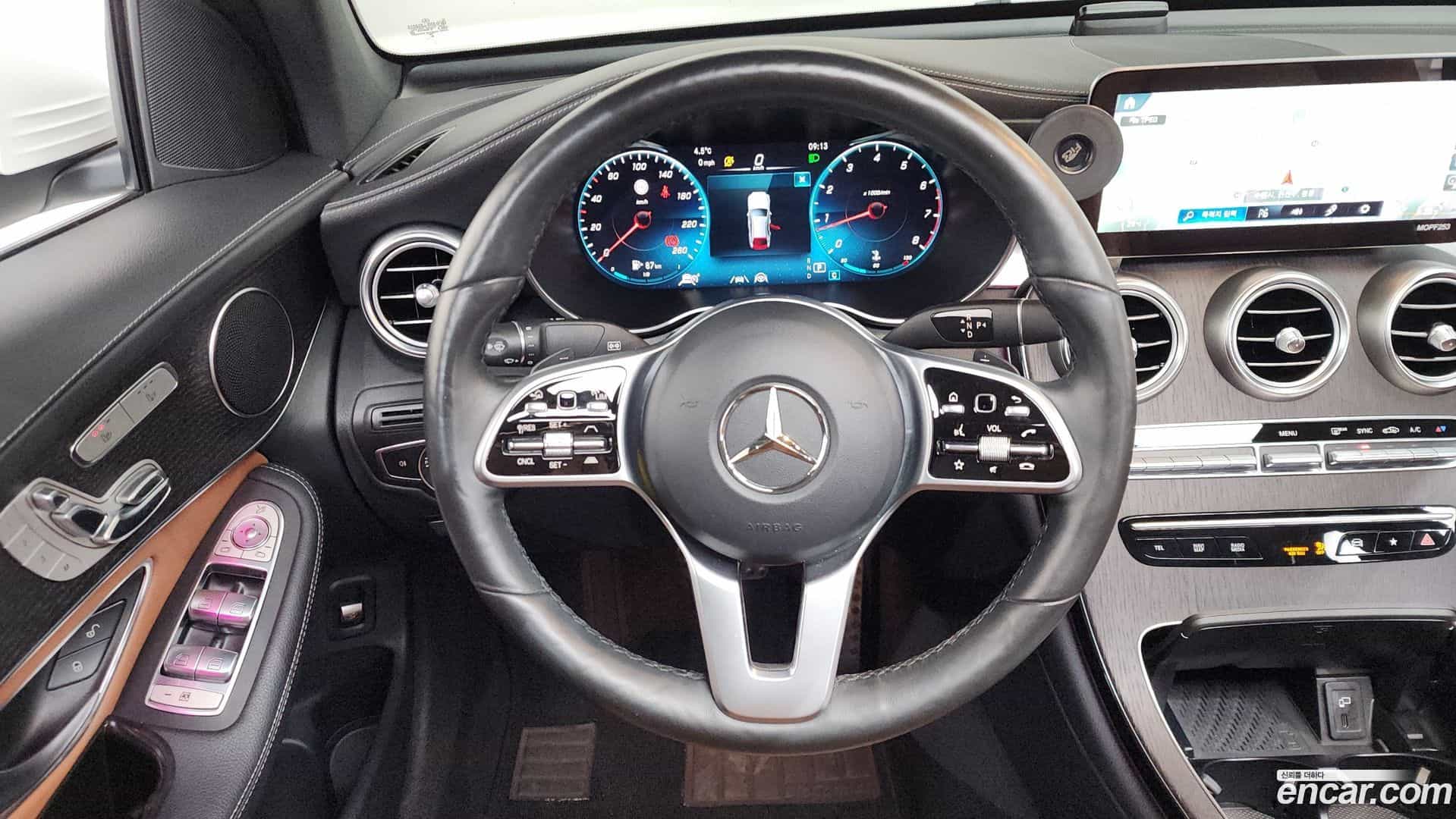 GLC-Class Mercedes-Benz 2021.3-OPTION-017