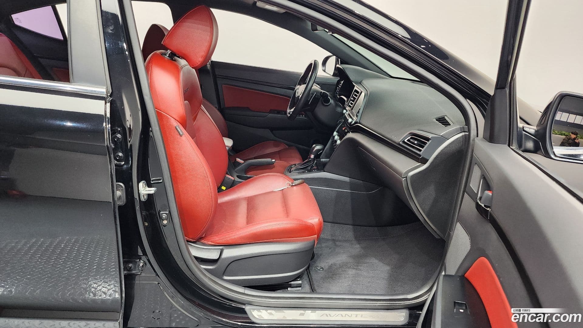 Main__Slider__Photo:AVANTE Hyundai 2019.0-10