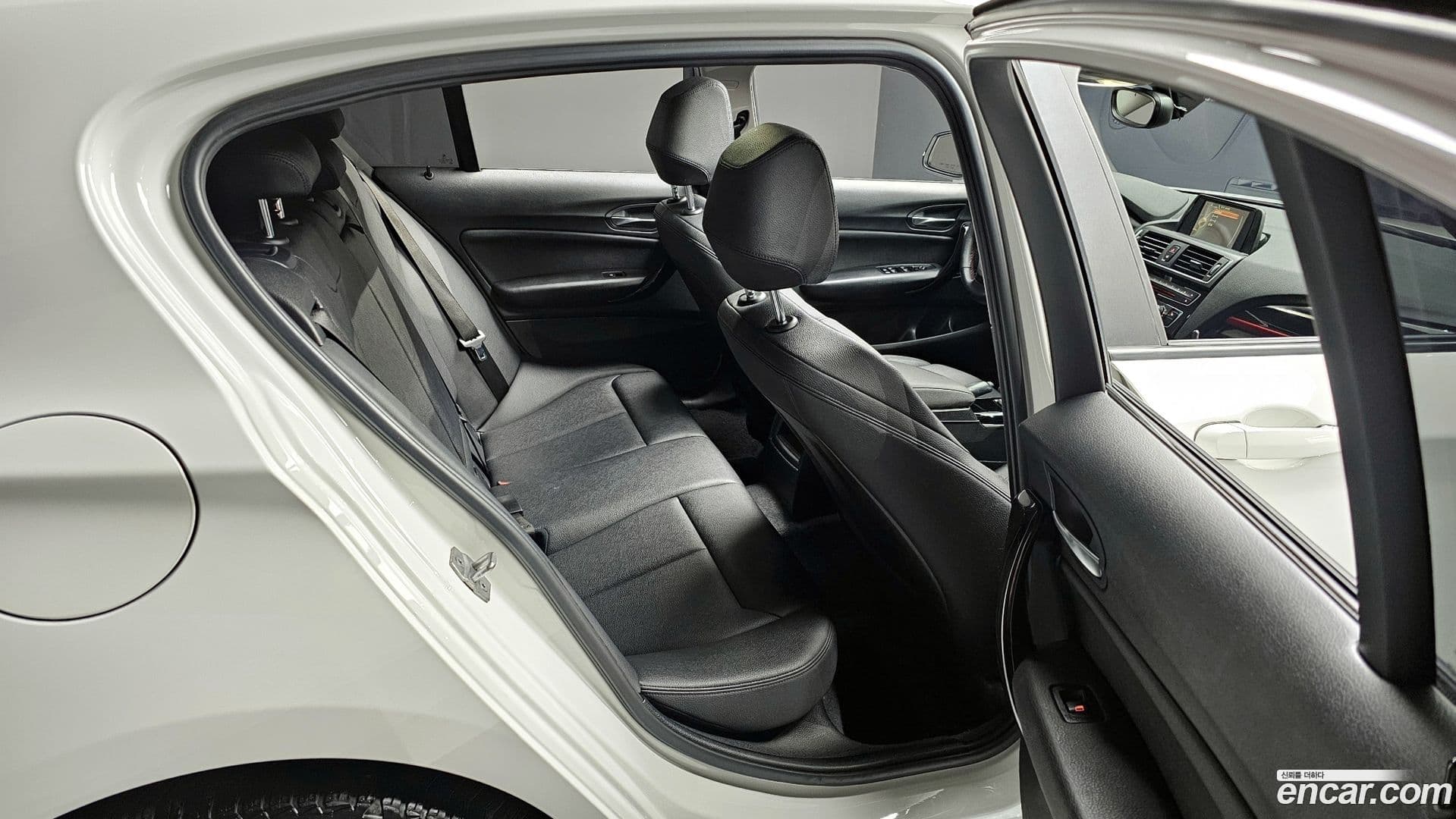 Main__Slider__Photo:1-Series BMW 2016.11-11