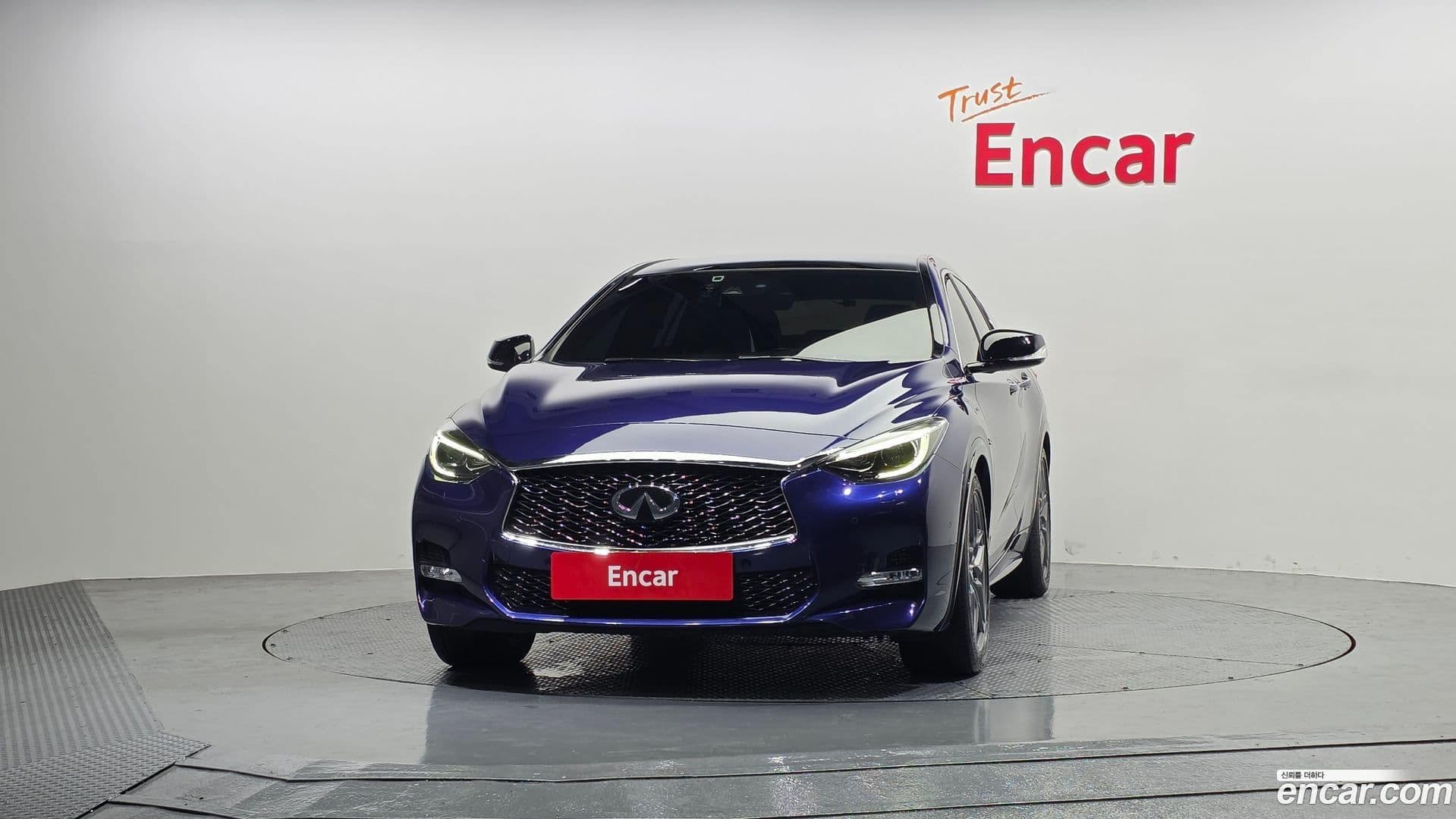 Main__Slider__Photo:Q30 Infiniti 2017.7-2