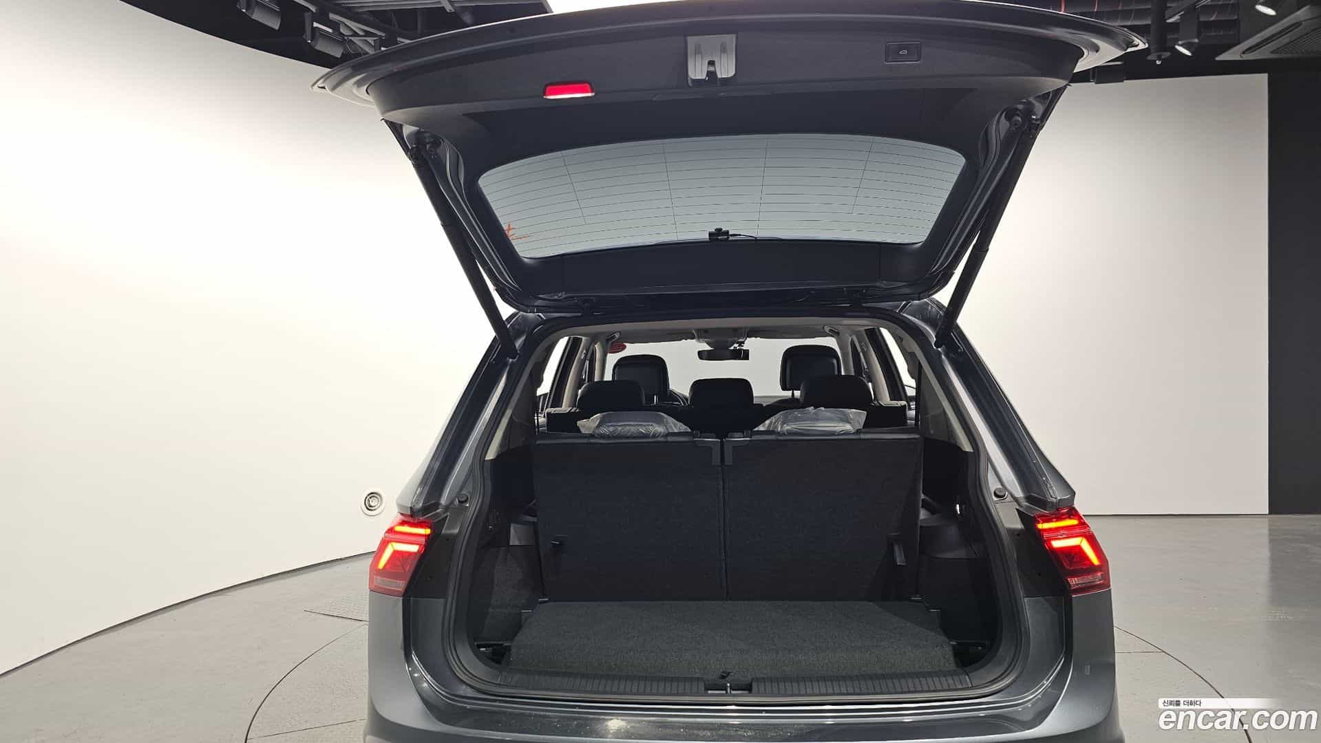 Tiguan Volkswagen 2022.8-OPTION-024