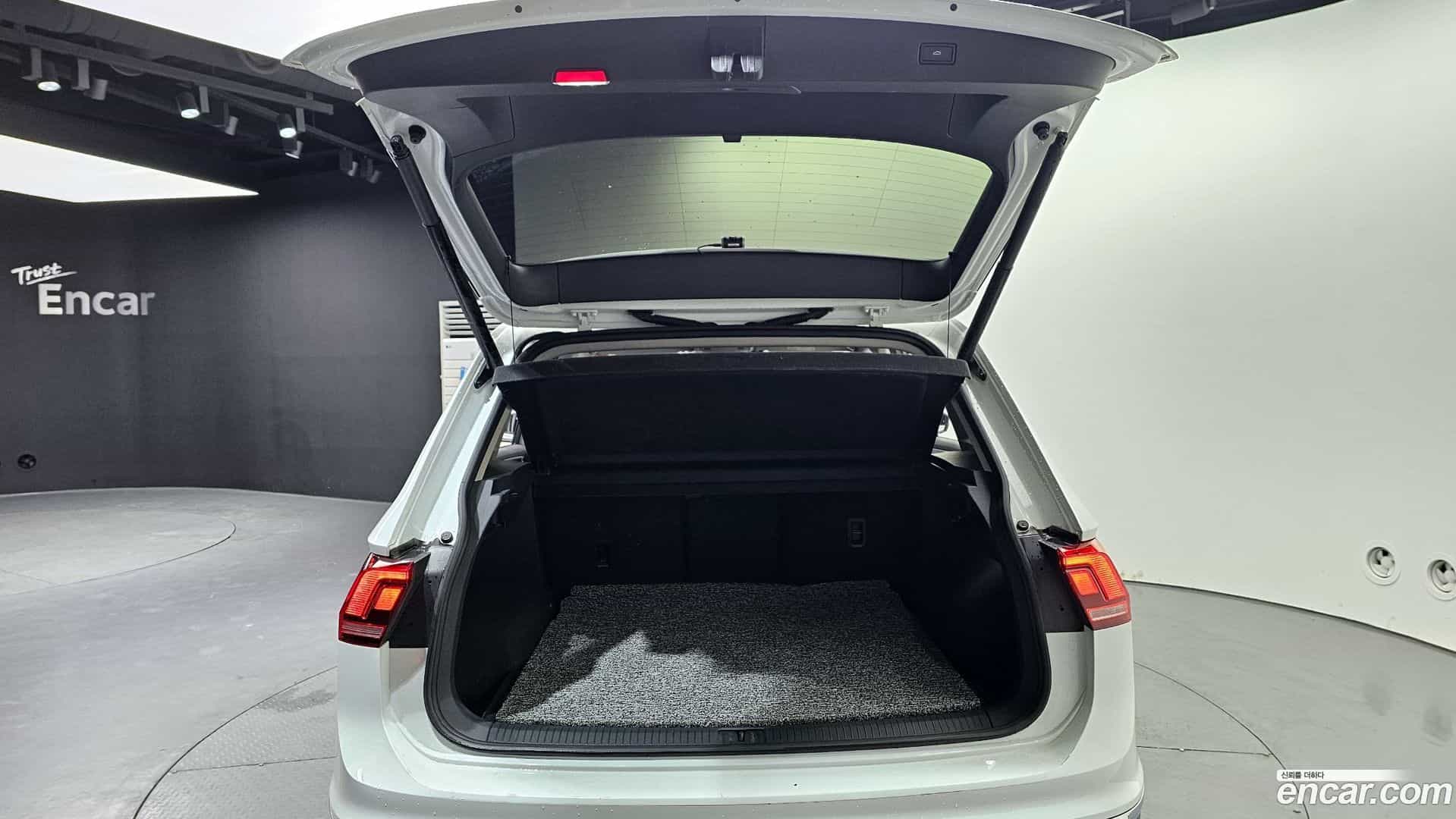 Tiguan Volkswagen 2024.5-OPTION-024