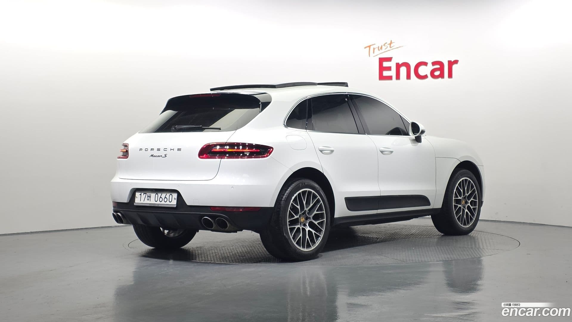 Main__Slider__Photo:Macan Porsche 2015.2-1