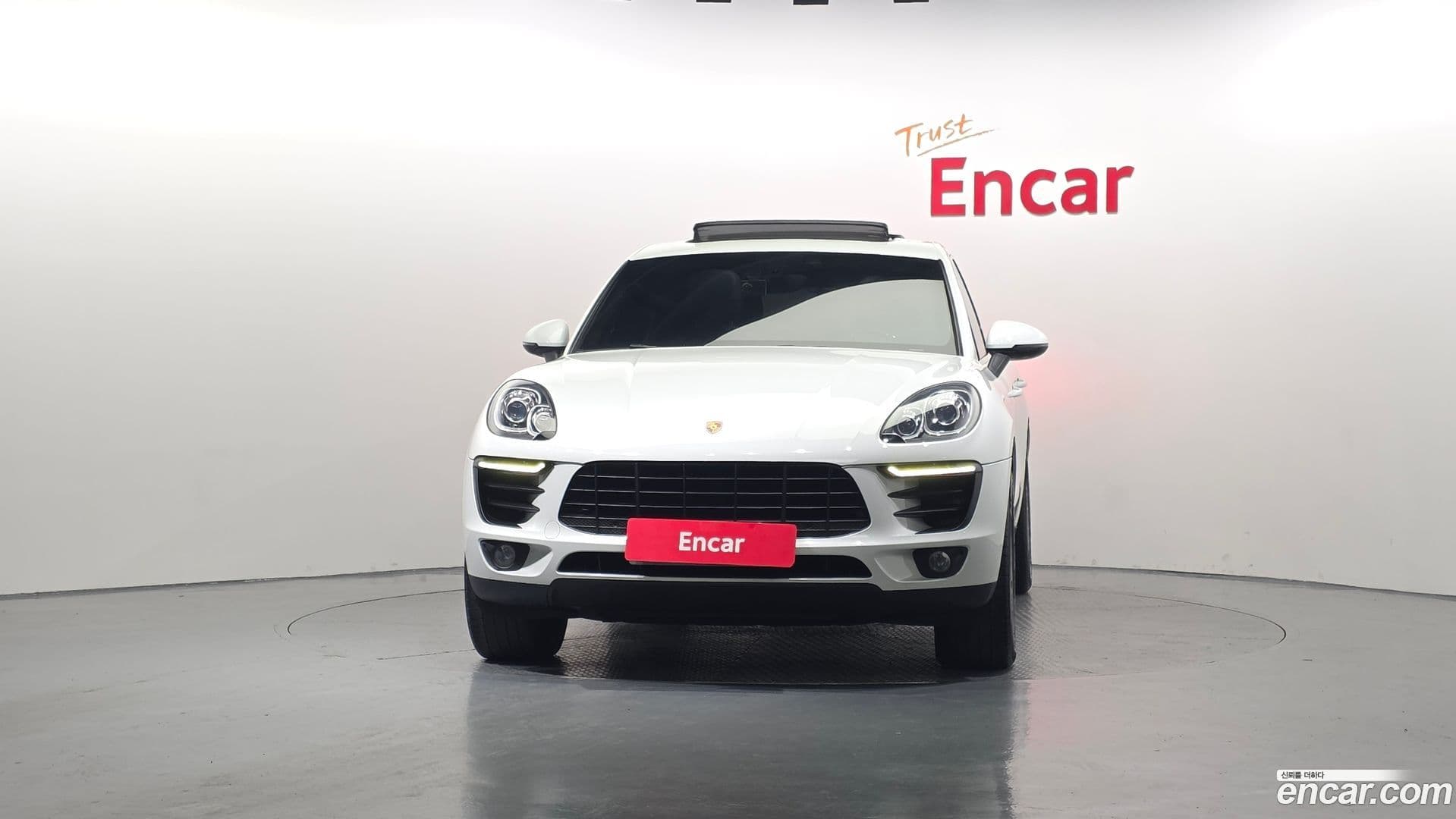 Main__Slider__Photo:Macan Porsche 2015.2-2