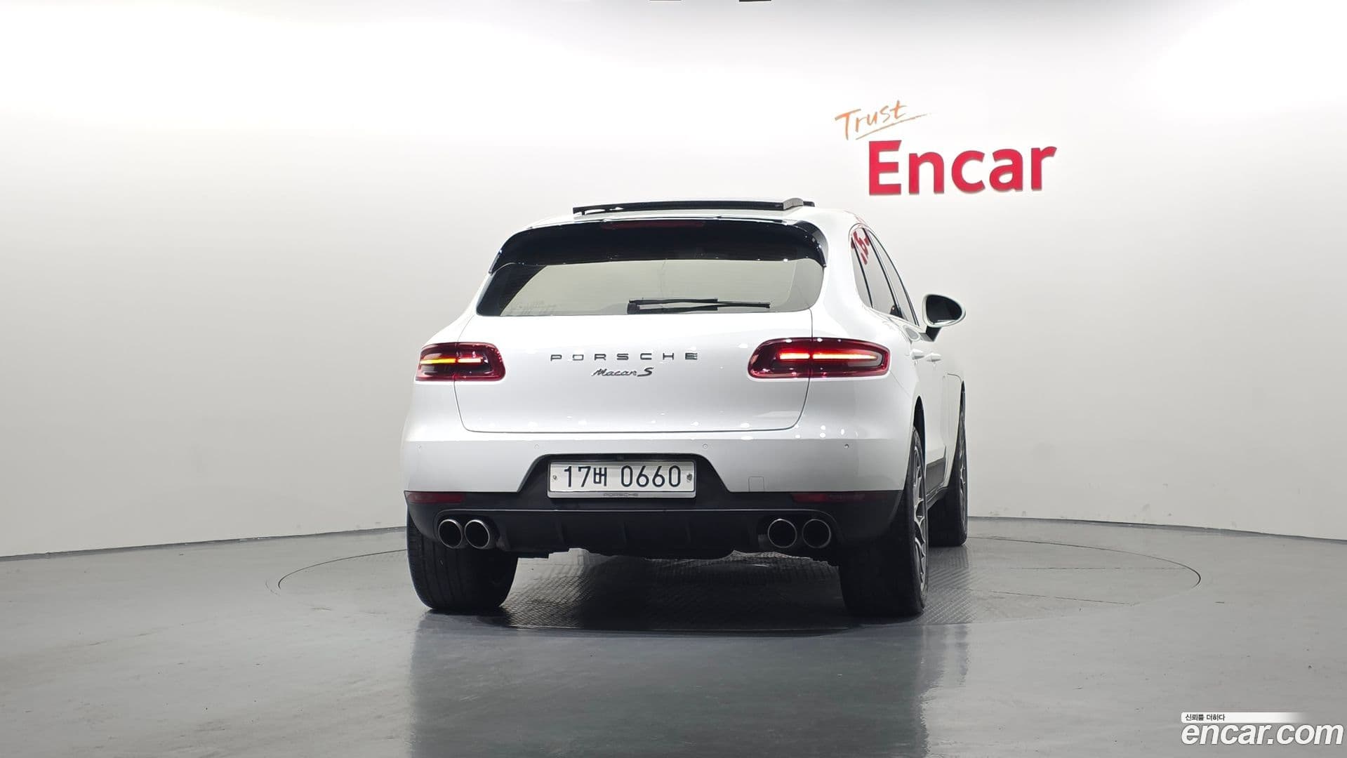 Main__Slider__Photo:Macan Porsche 2015.2-3