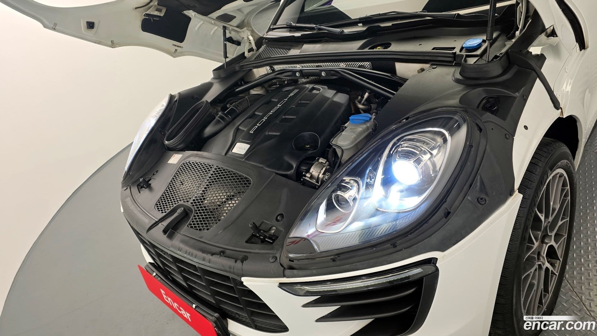 Main__Slider__Photo:Macan Porsche 2015.2-5