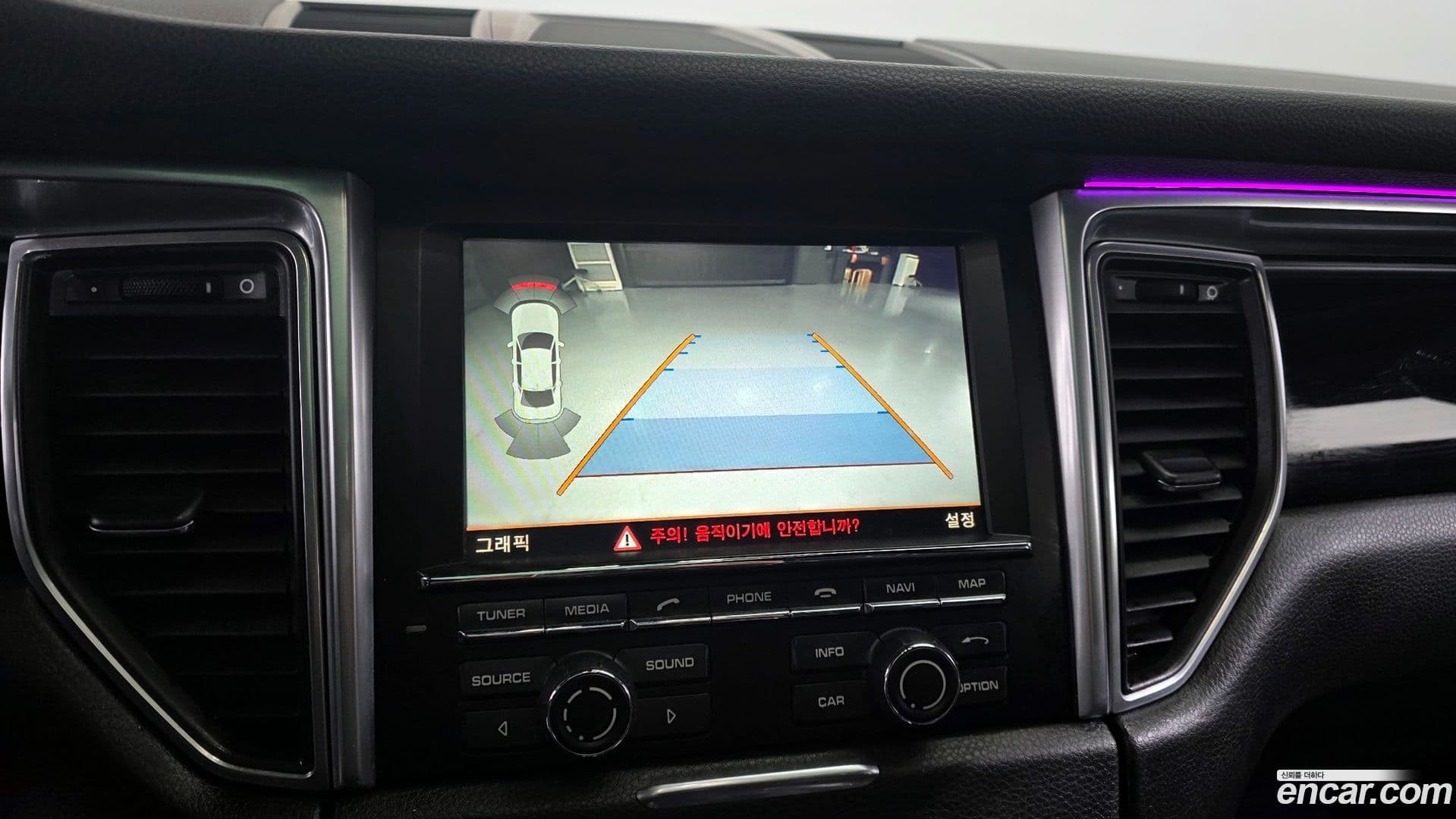 Main__Slider__Photo:Macan Porsche 2015.2-15