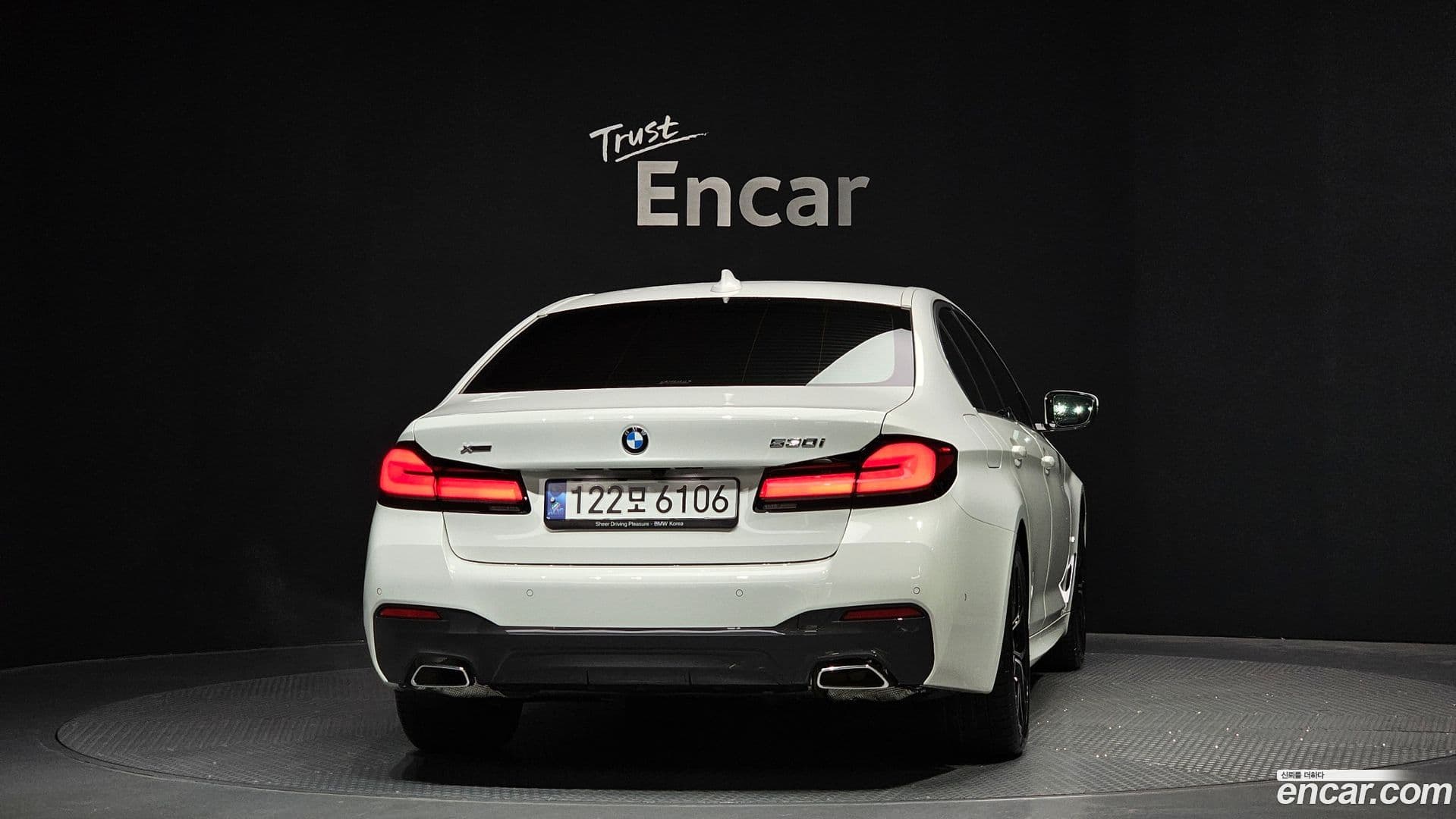 Main__Slider__Photo:5-Series BMW 2022.8-3