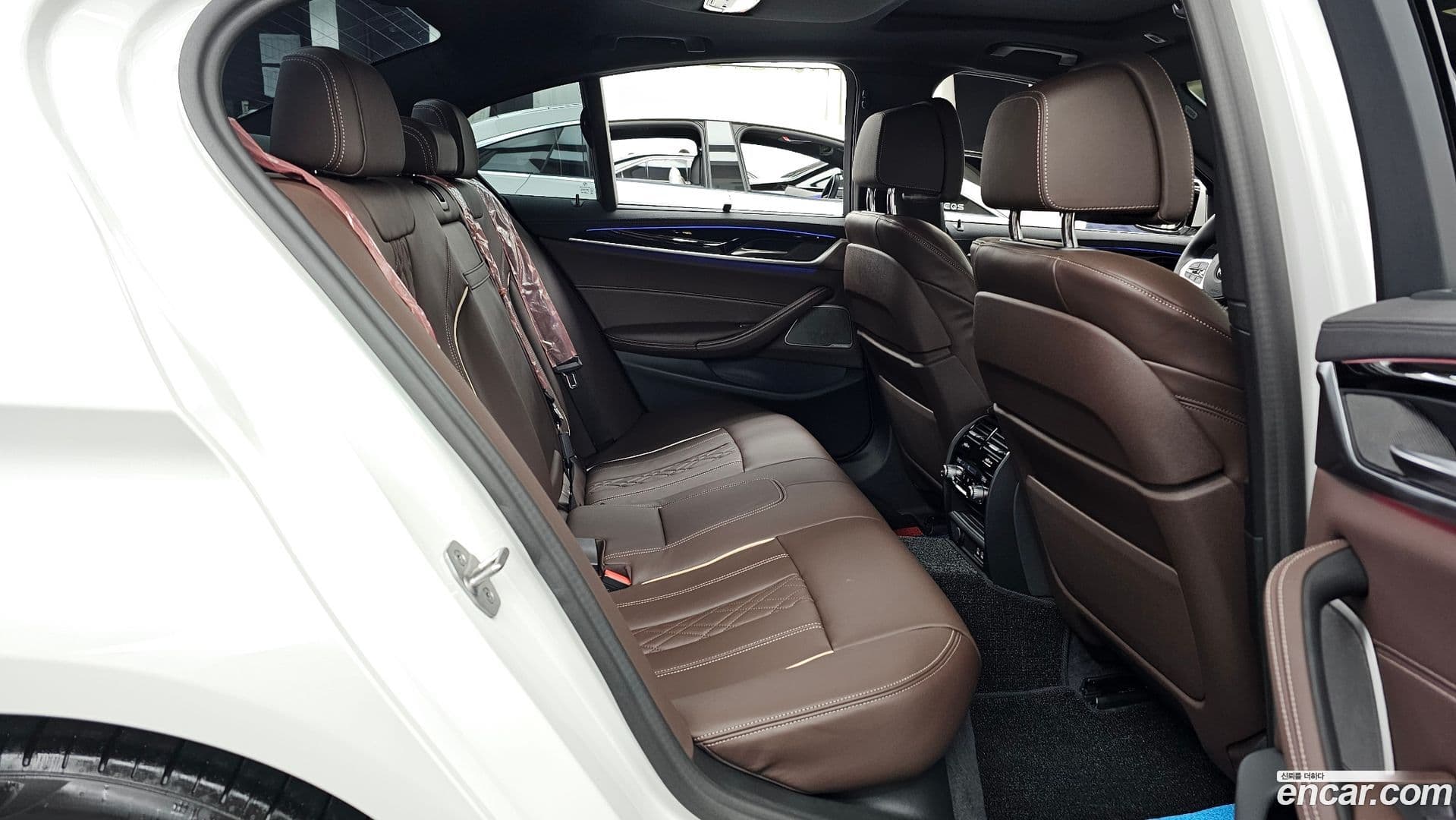 Main__Slider__Photo:5-Series BMW 2022.8-11