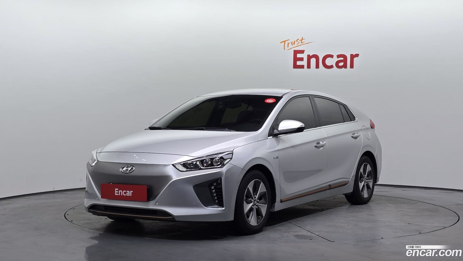 Main__Slider__Photo:Ioniq Hyundai 2018.3-0